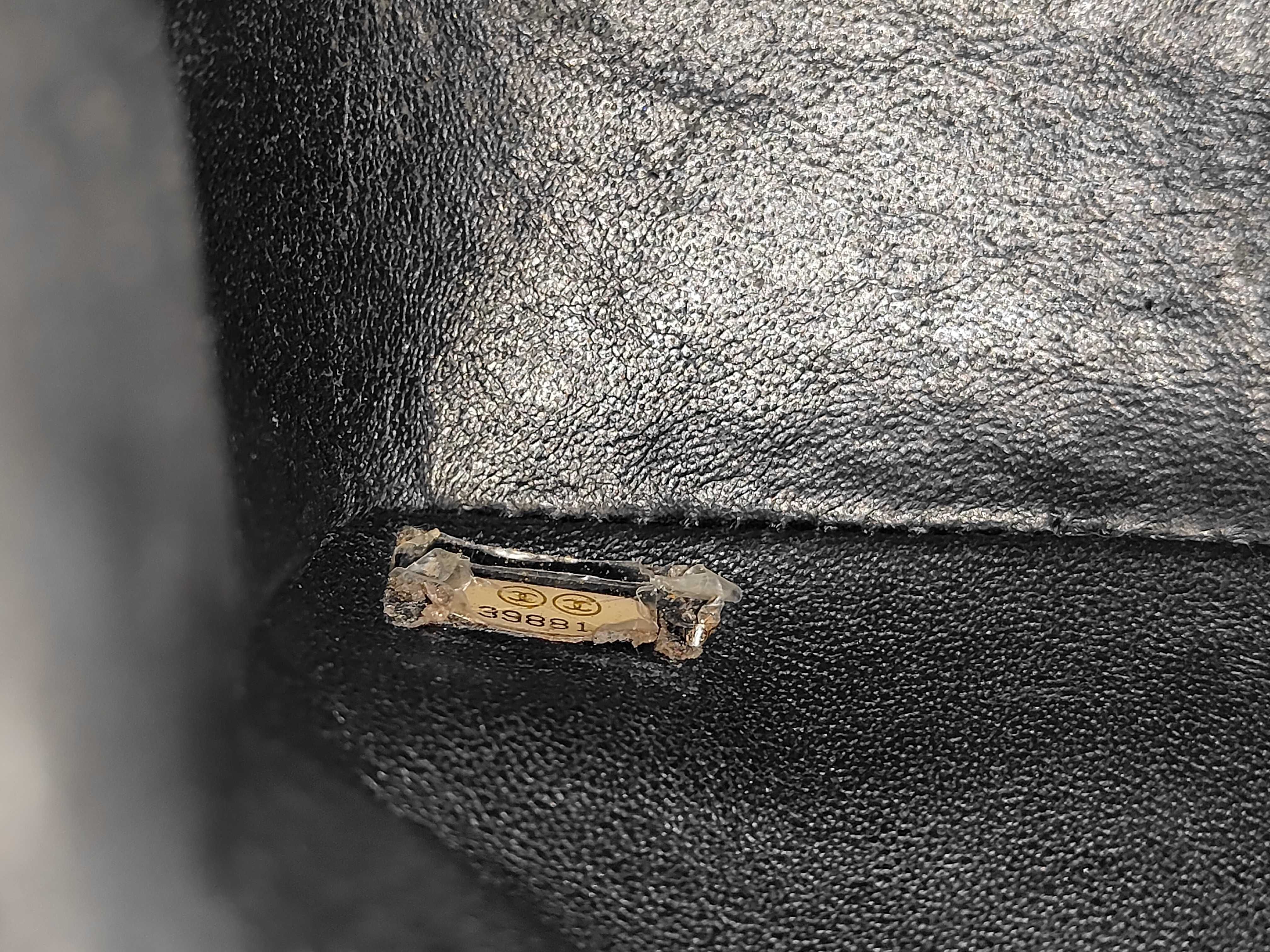 Matelassé 25 Caviar Skin Black Silver Hardware Double Flap Shoulder Bag (Serial Number 13) — view 13