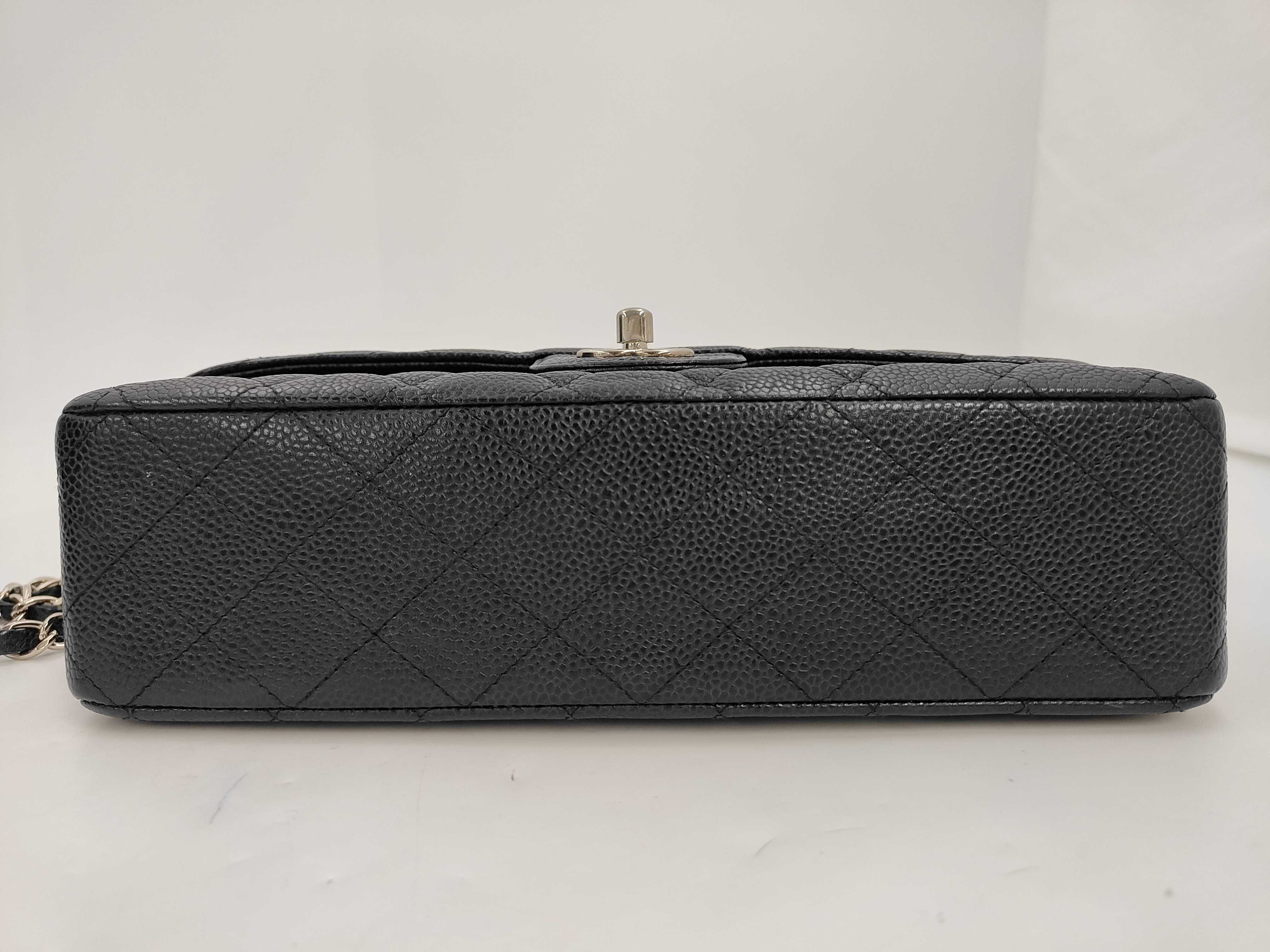 Matelassé 25 Caviar Skin Black Silver Hardware Double Flap Shoulder Bag (Serial Number 13) — view 7