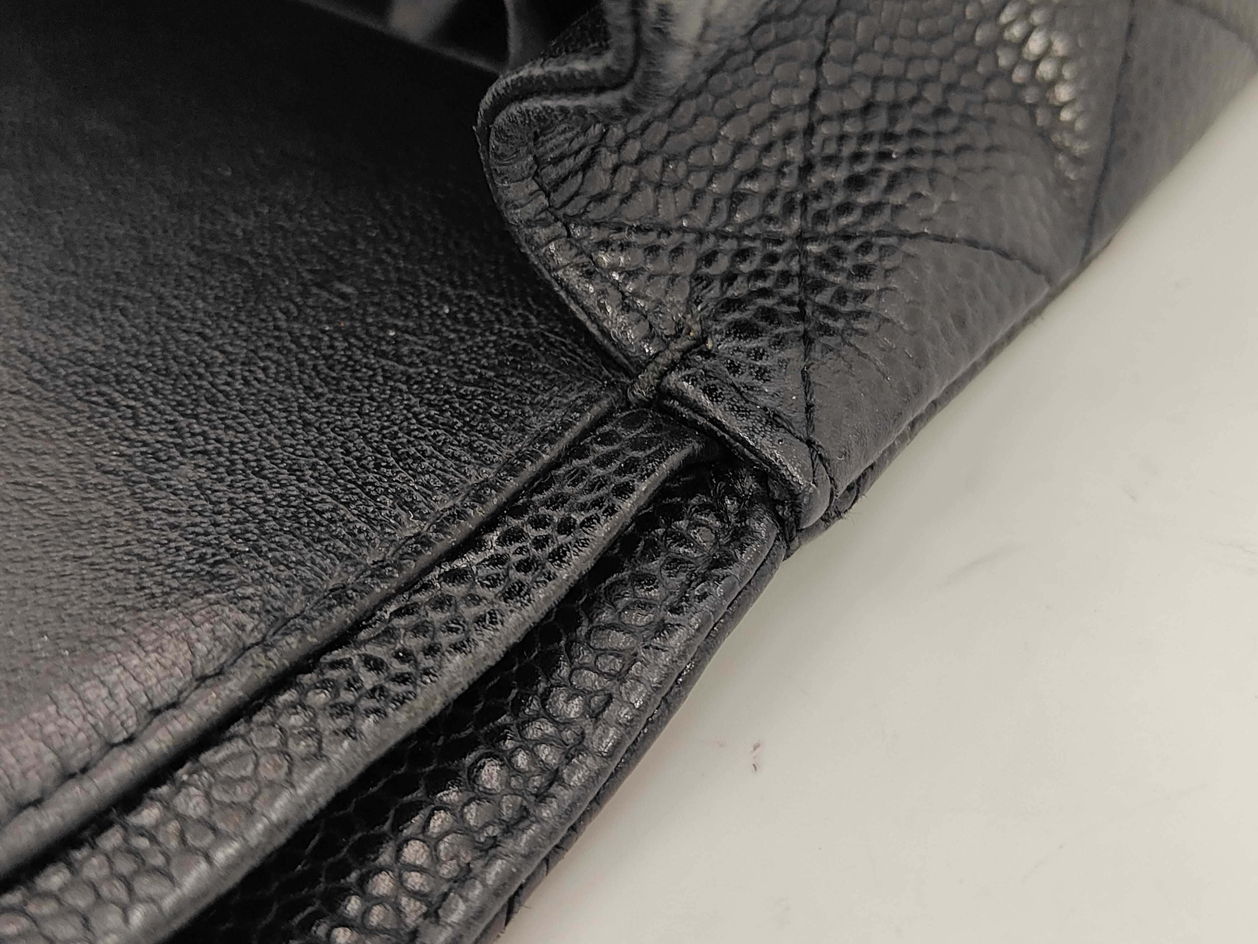 Matelassé 25 Caviar Skin Black Silver Hardware Double Flap Shoulder Bag (Serial Number 13) — view 9