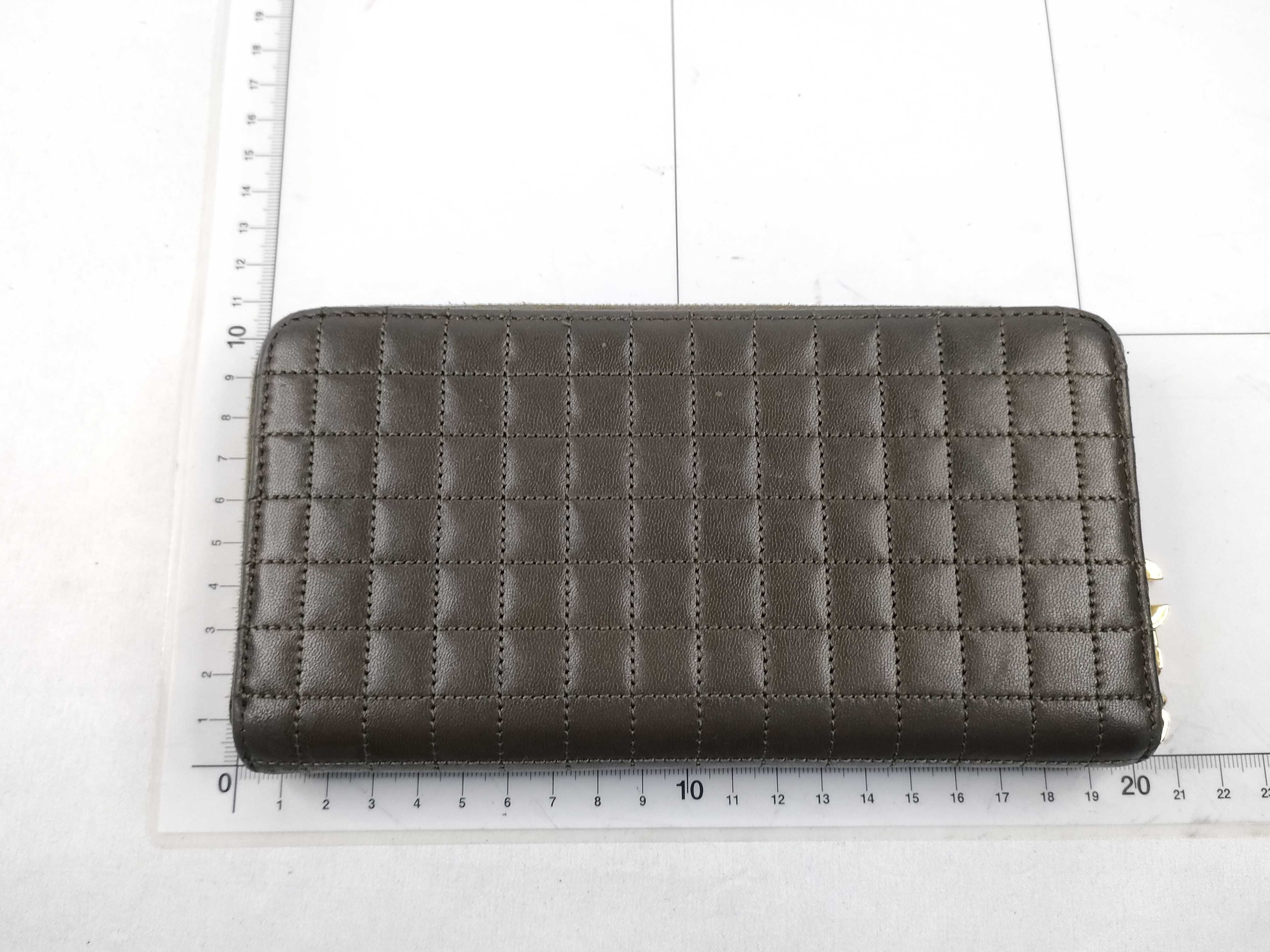 C Charm Quilted Leather Round Long Wallet Serial Number Wallet — view 2