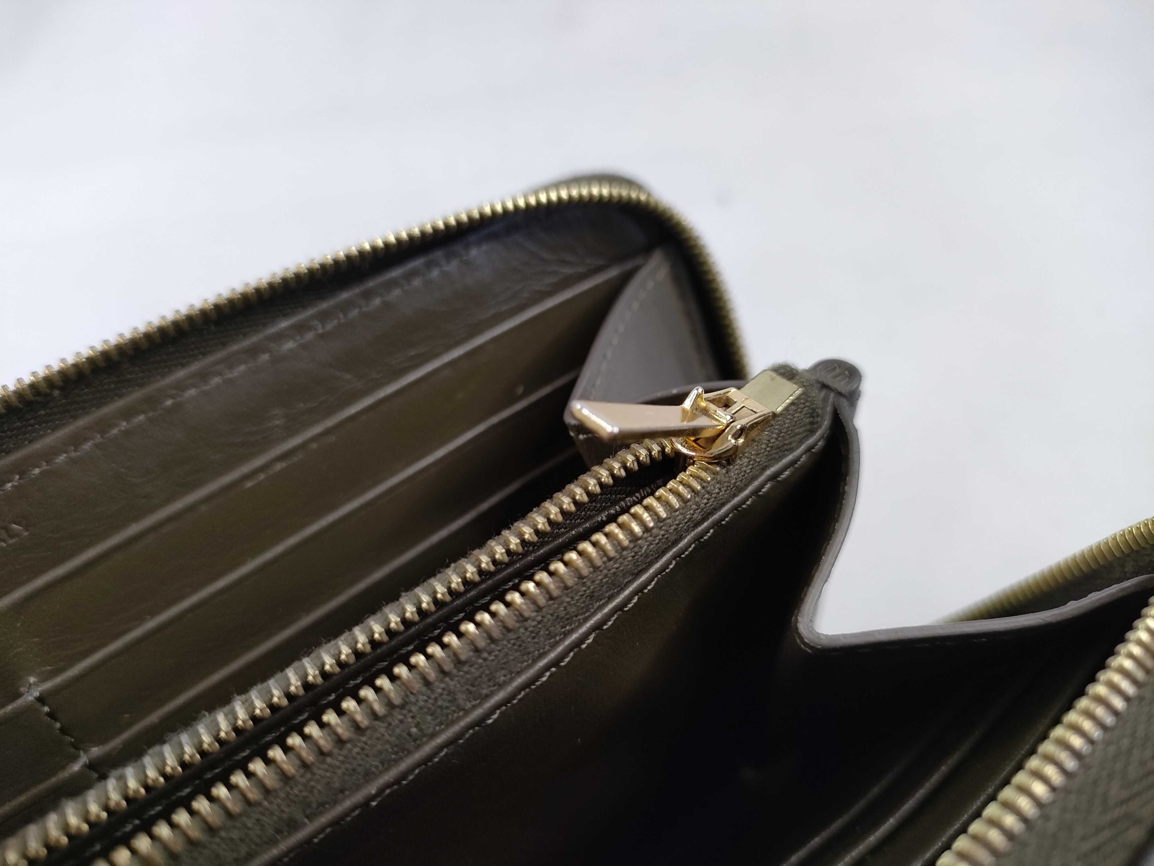 C Charm Quilted Leather Round Long Wallet Serial Number Wallet — view 15