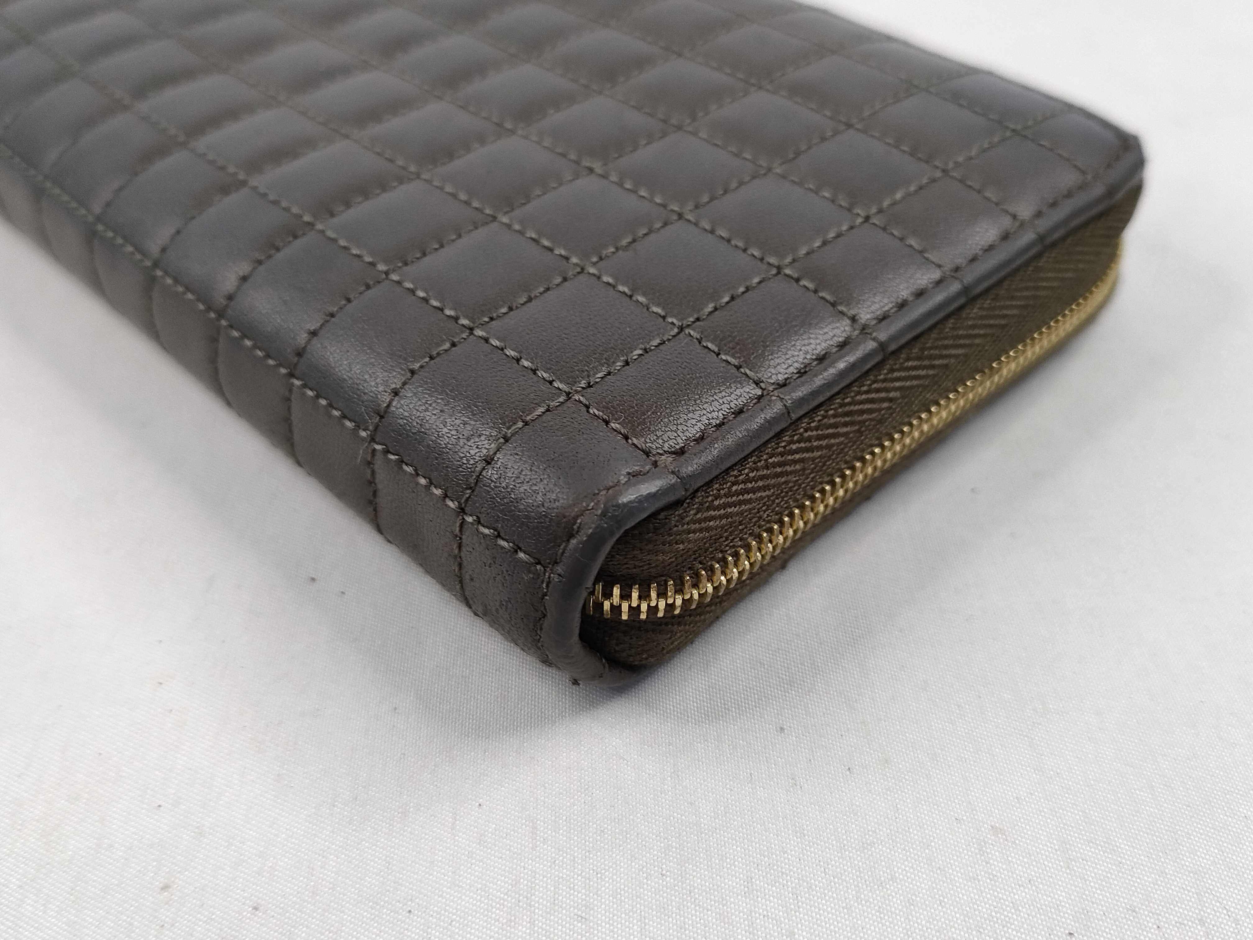 C Charm Quilted Leather Round Long Wallet Serial Number Wallet — view 3