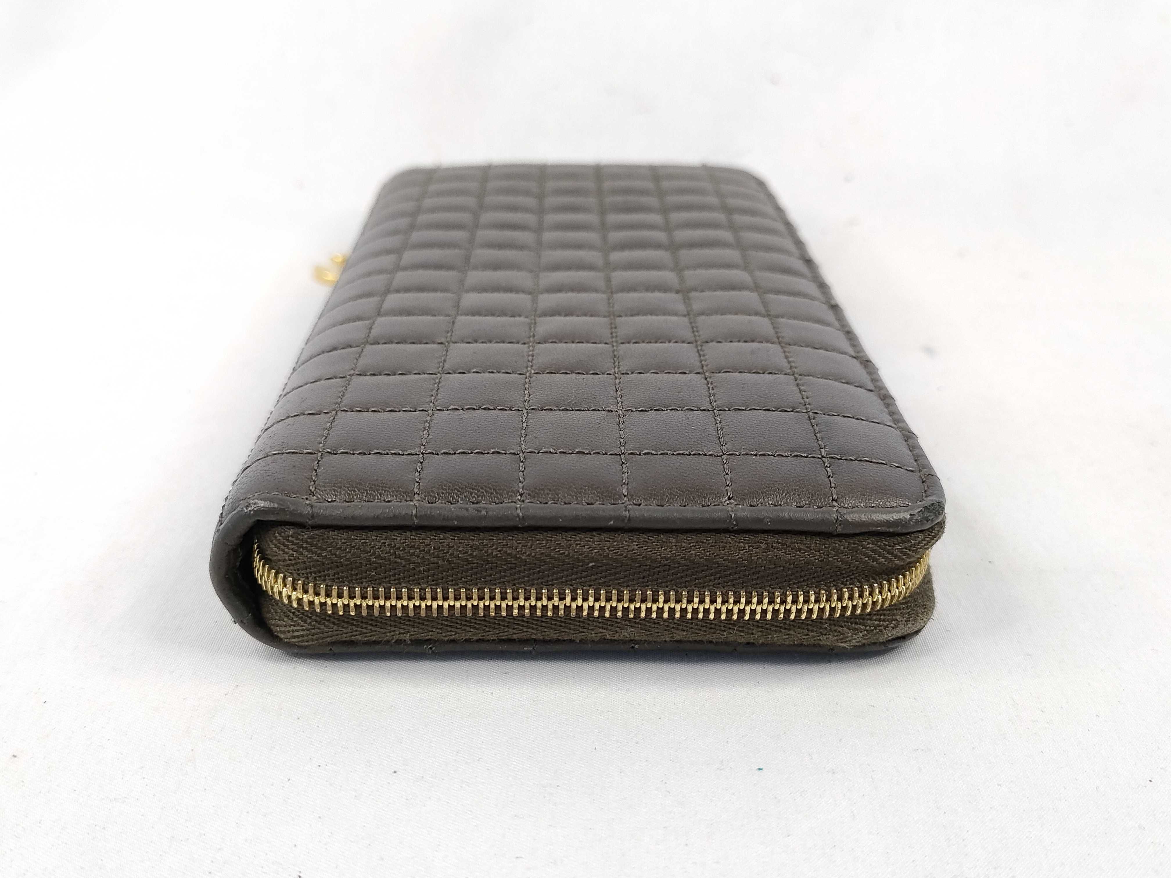 C Charm Quilted Leather Round Long Wallet Serial Number Wallet — view 5