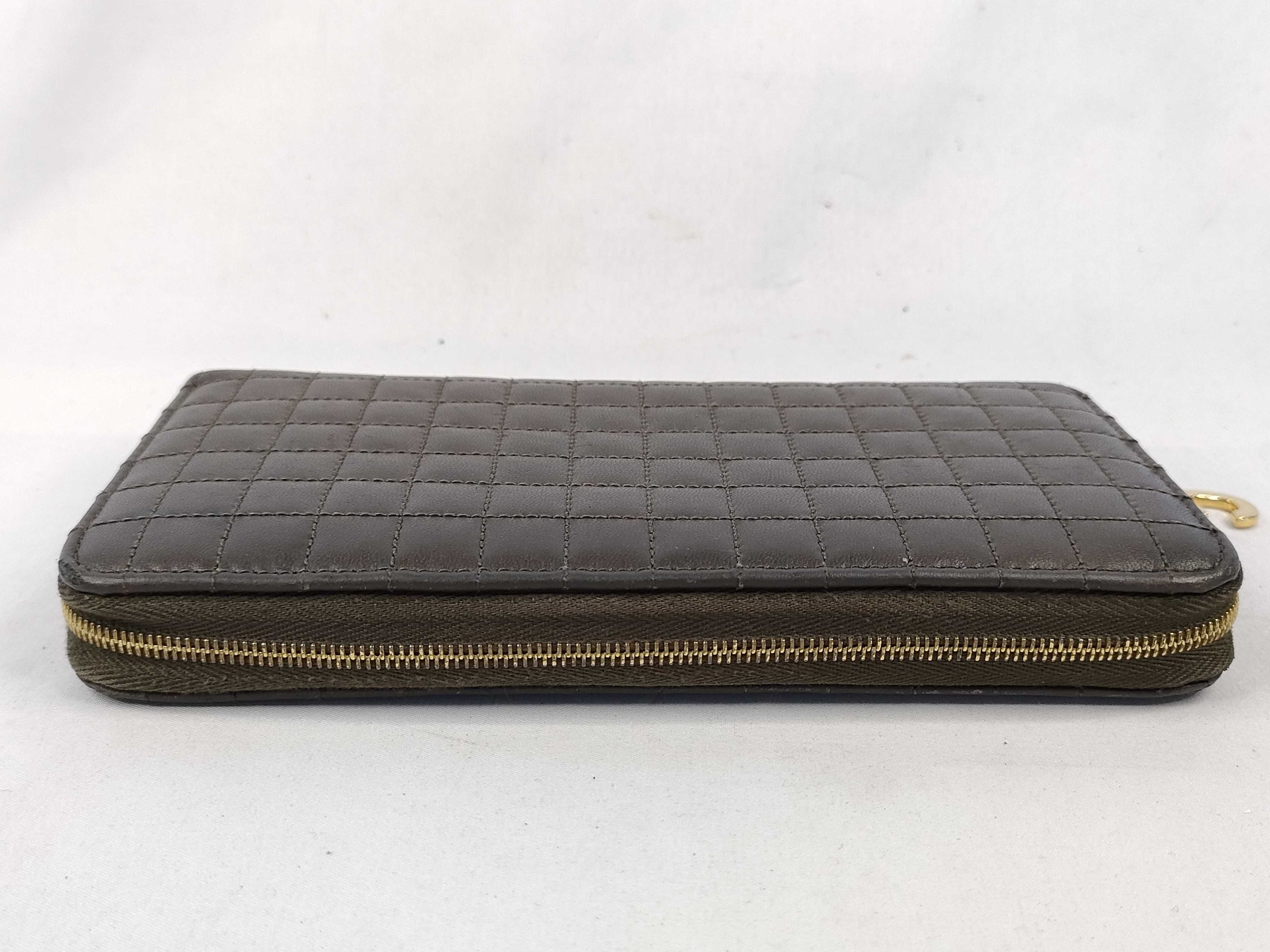 C Charm Quilted Leather Round Long Wallet Serial Number Wallet — view 6