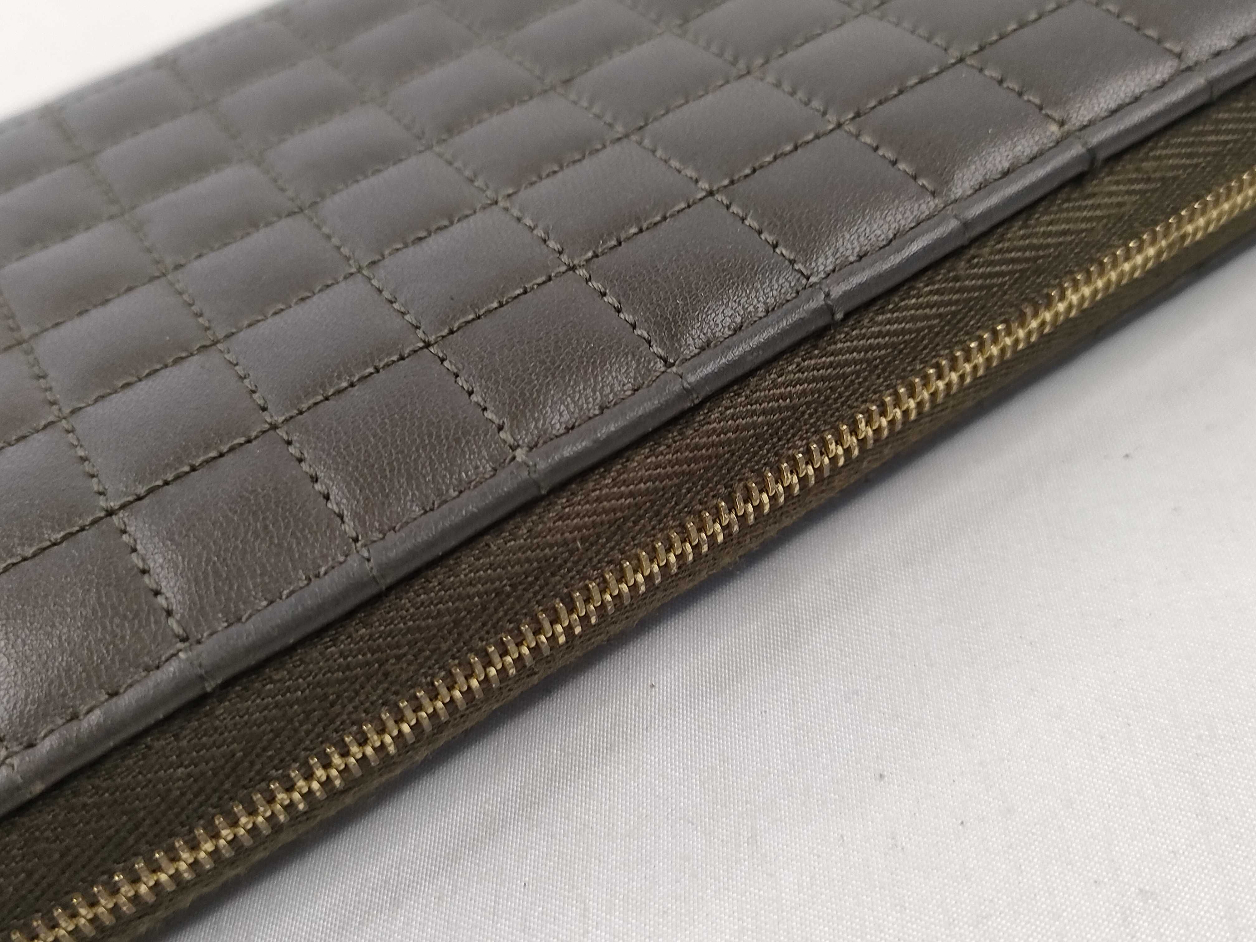 C Charm Quilted Leather Round Long Wallet Serial Number Wallet — view 8