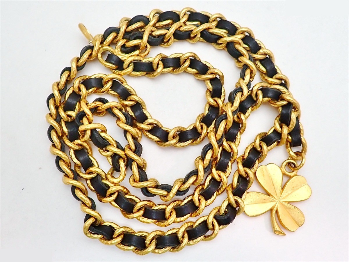 Stamped 93A, Clover design, Leather chain, Box included, Chain length approximately 85cm — view 3