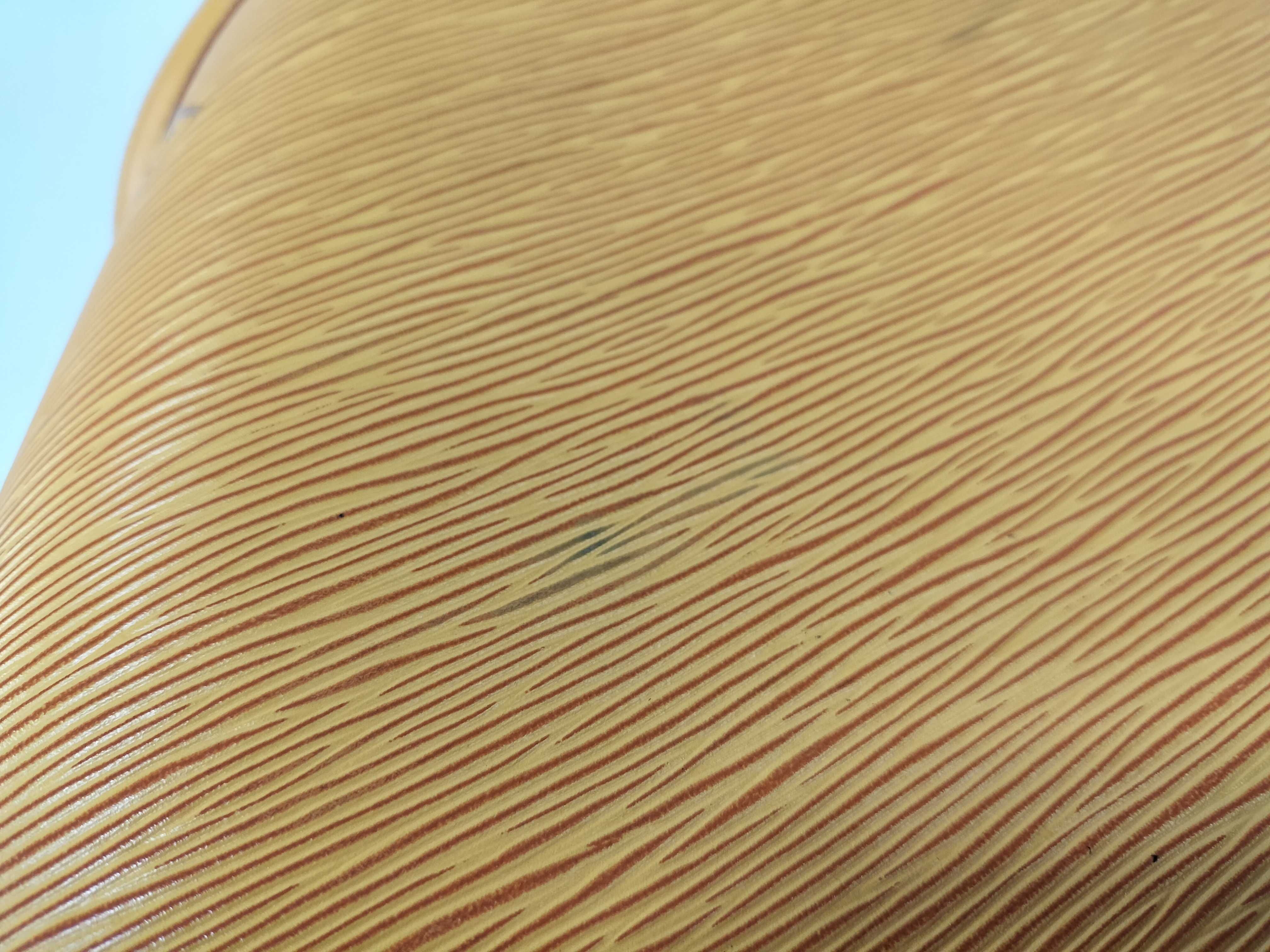 Epi LV Epi Saint Jacques Shoulder Bag — view 13