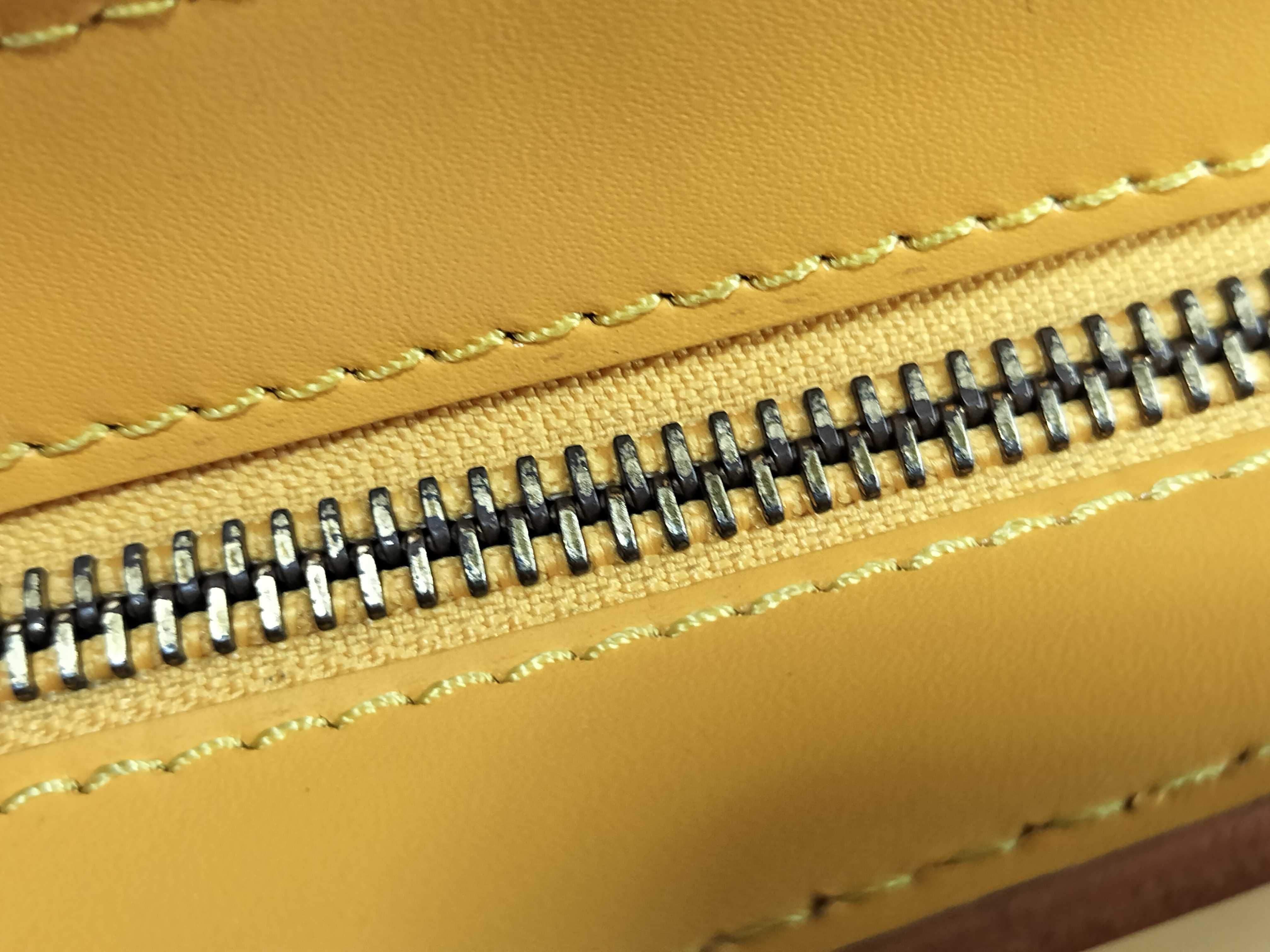 Epi LV Epi Saint Jacques Shoulder Bag — view 6