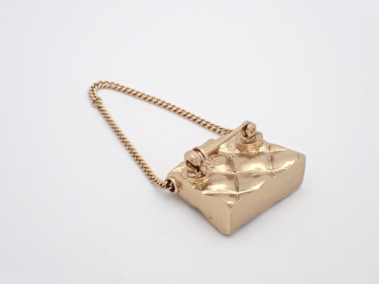 02P Brooch - Matelassé Bag Motif — view 2