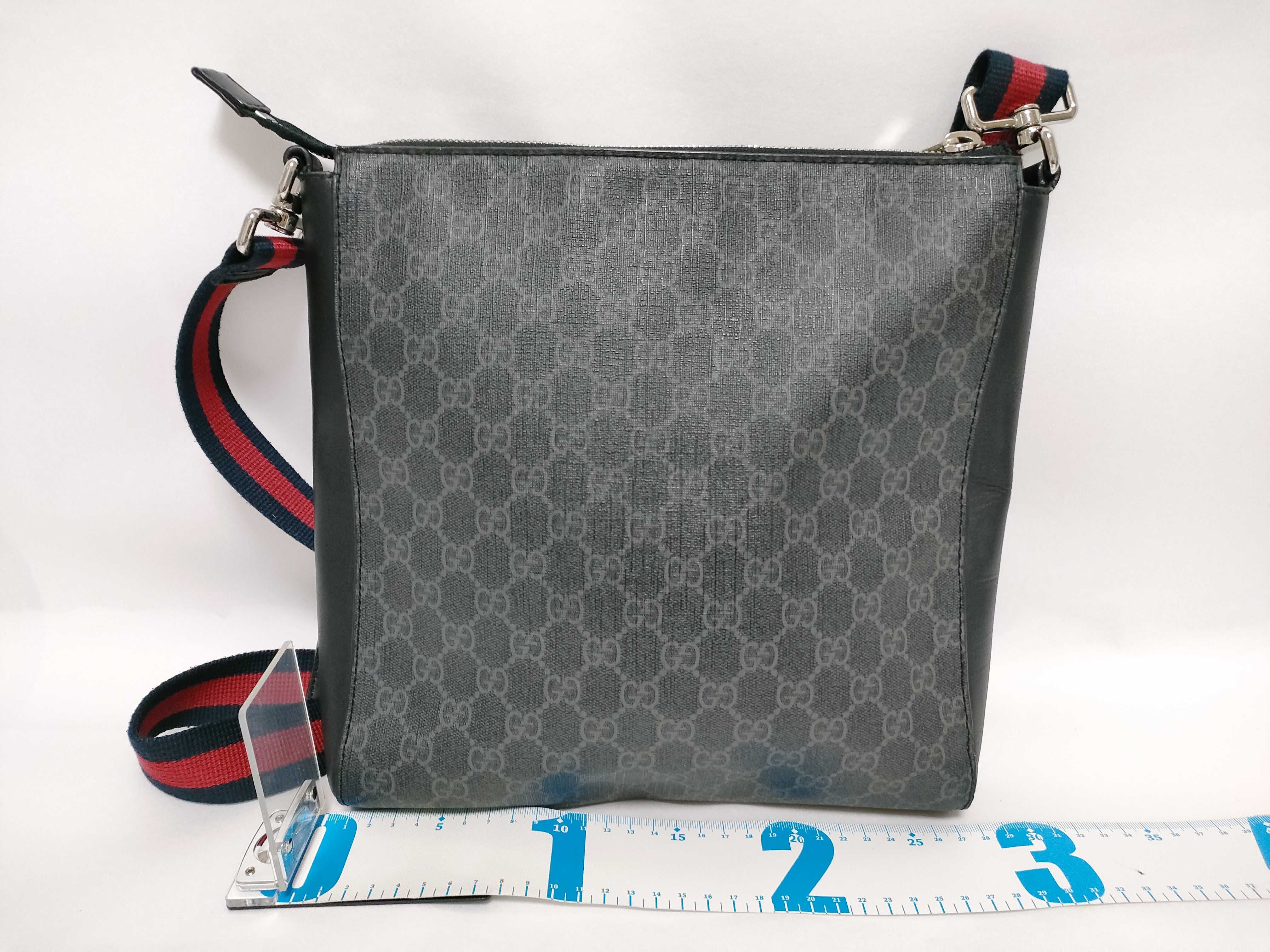 GG Supreme Shoulder Bag — view 2