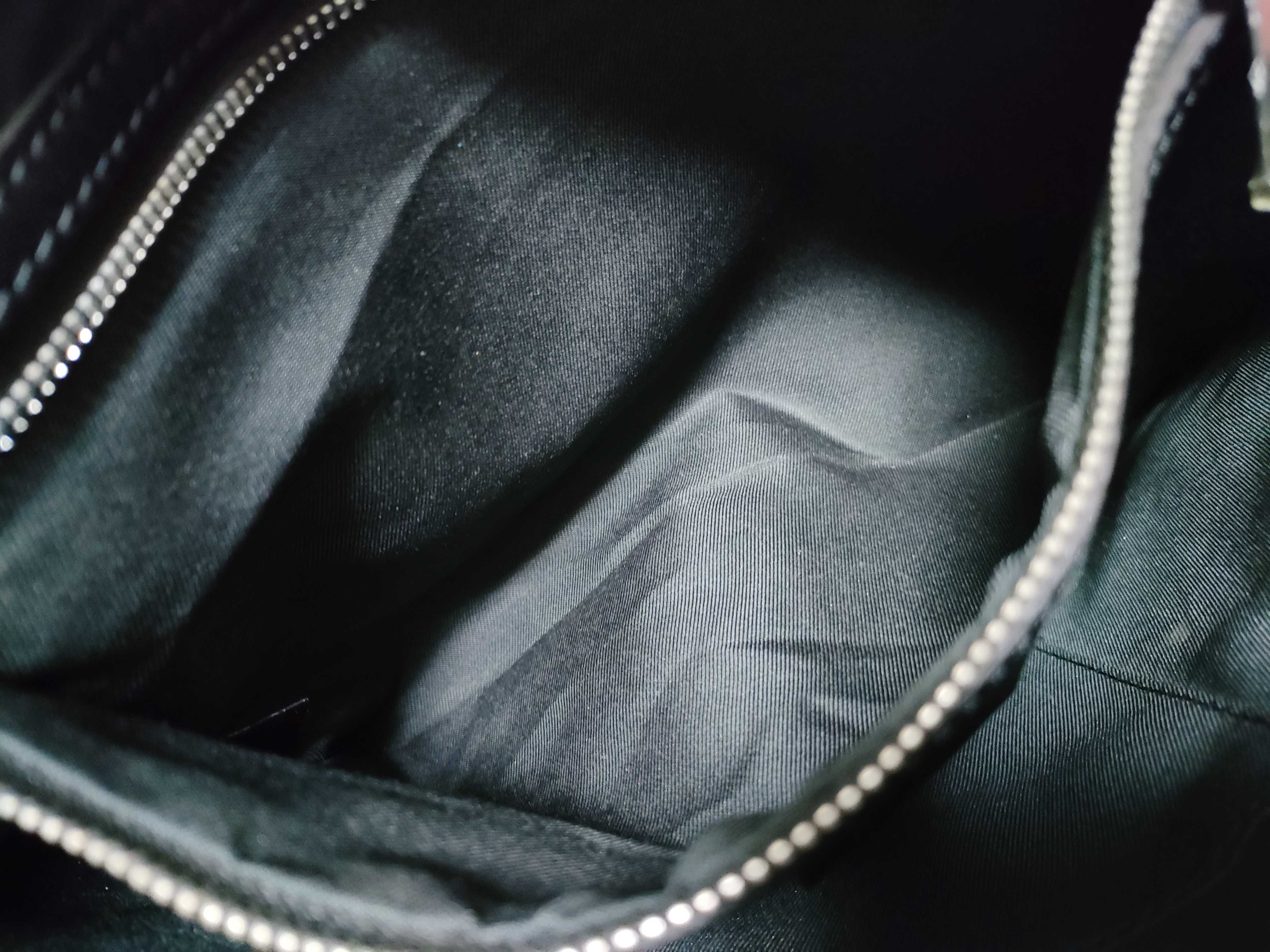 GG Supreme Shoulder Bag — view 11