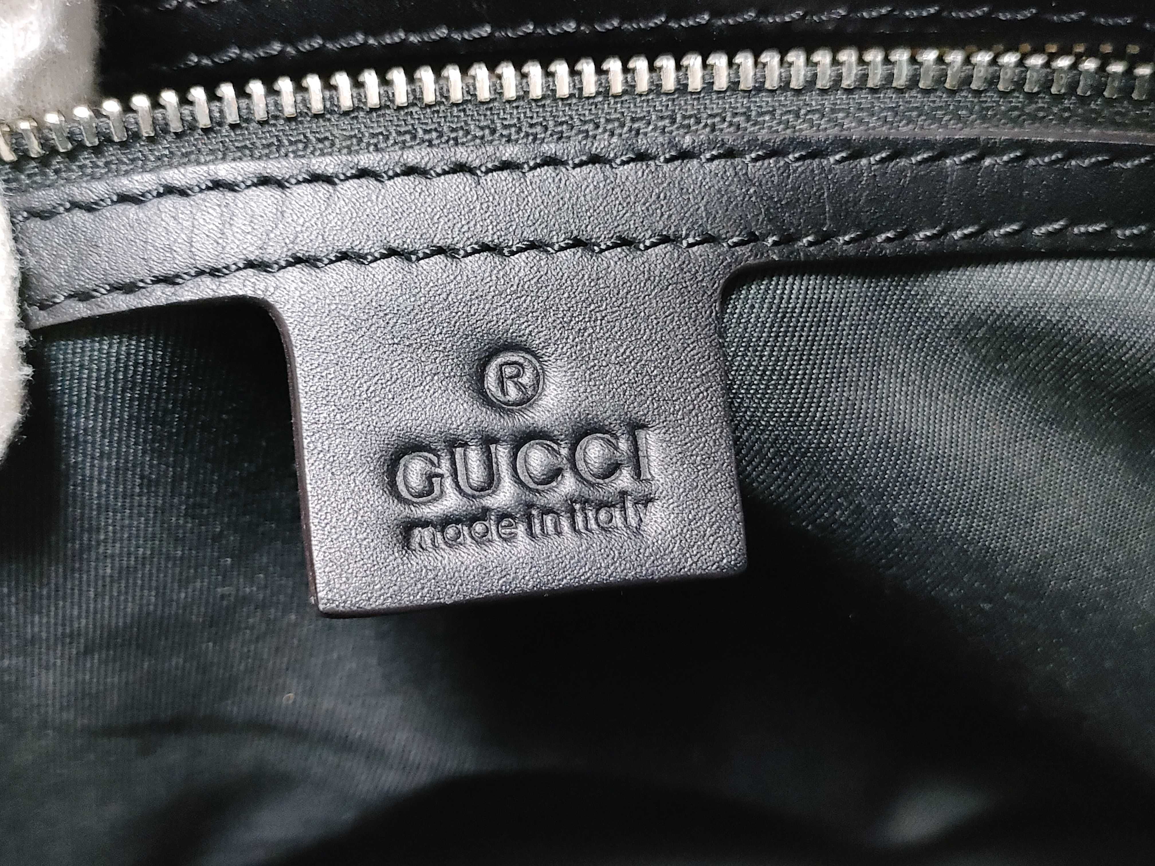 GG Supreme Shoulder Bag — view 12