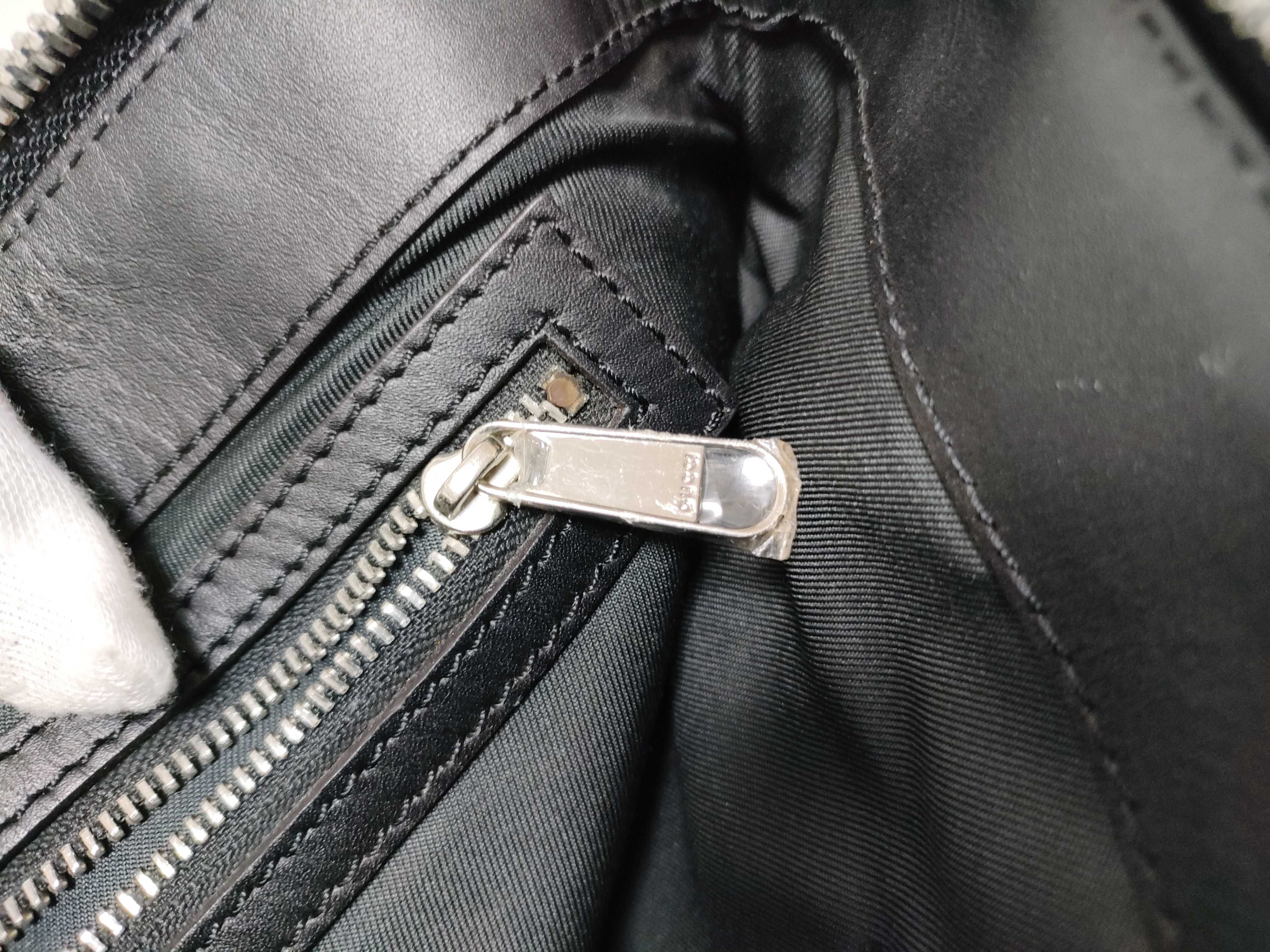 GG Supreme Shoulder Bag — view 13