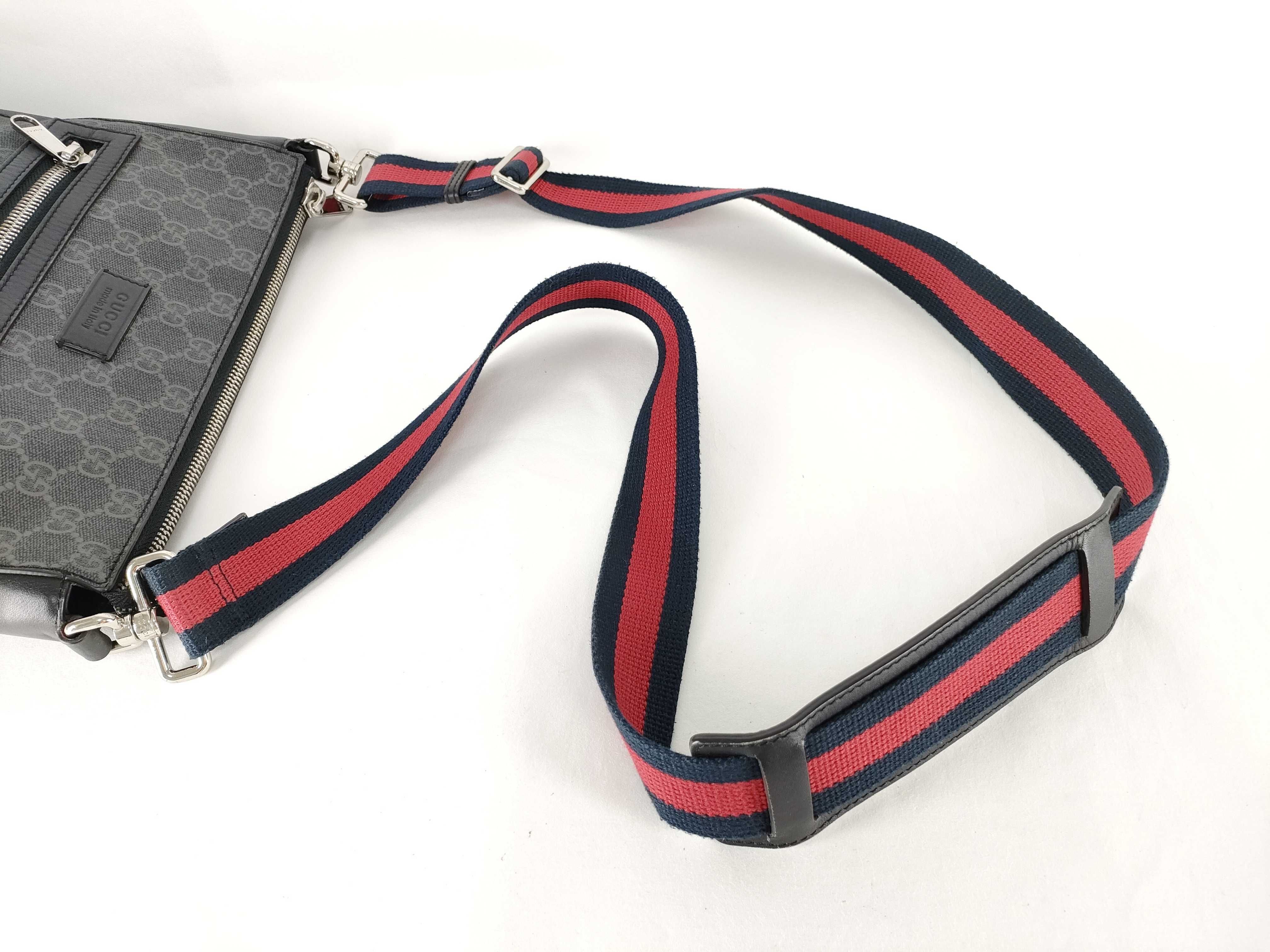 GG Supreme Shoulder Bag — view 3
