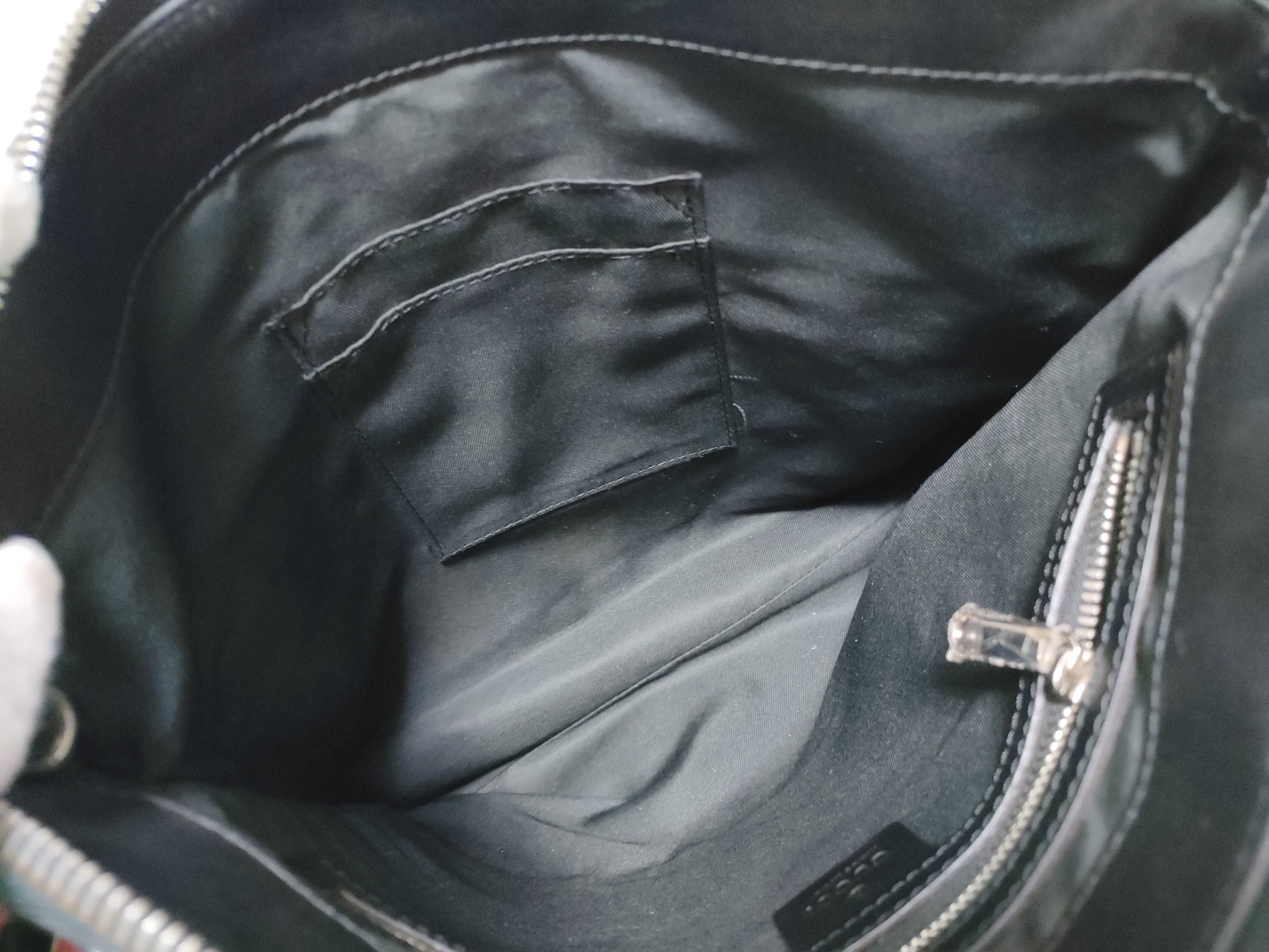 GG Supreme Shoulder Bag — view 10