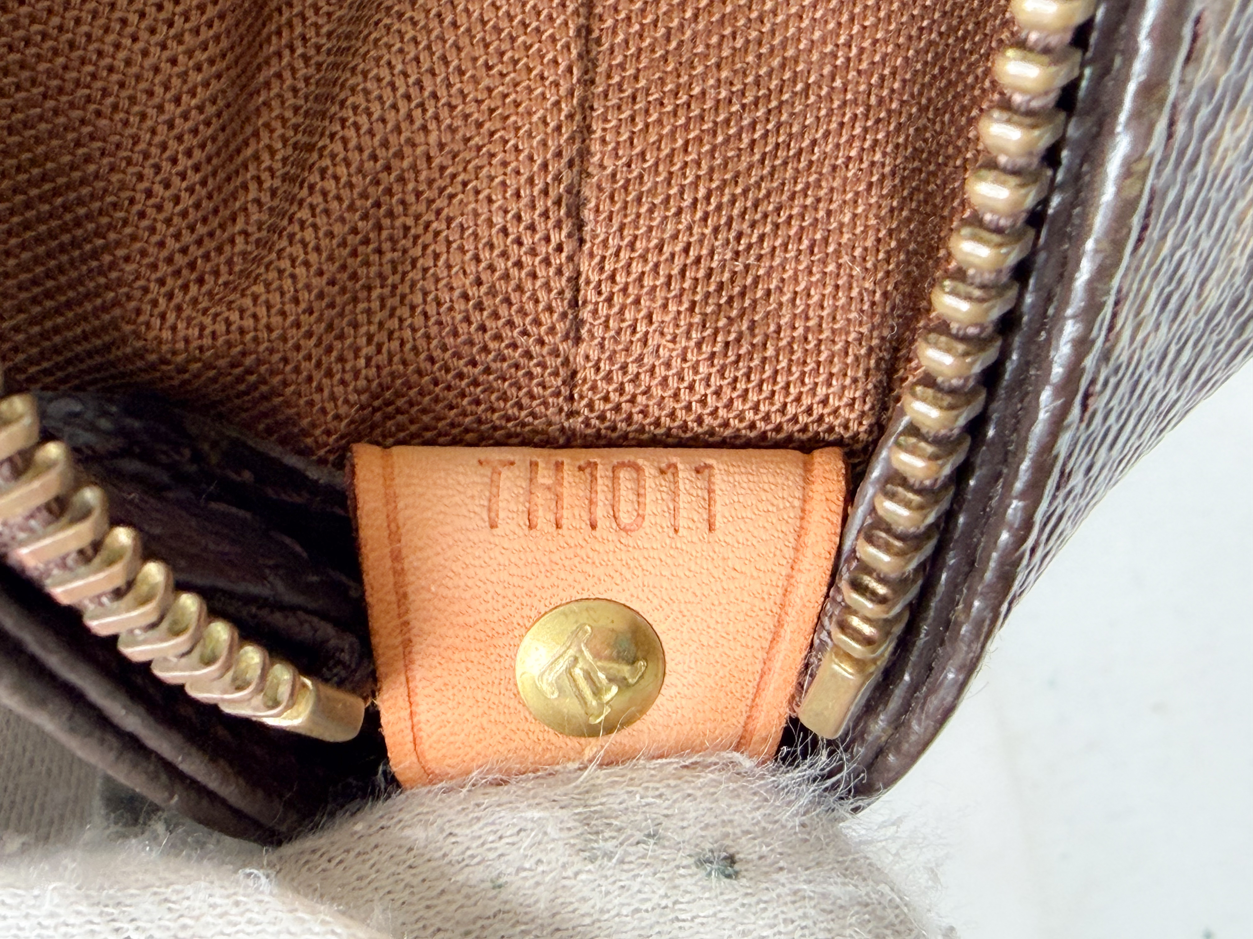 Monogram M51151 Cabas Mezzo TH1011 Tote Bag — view 13