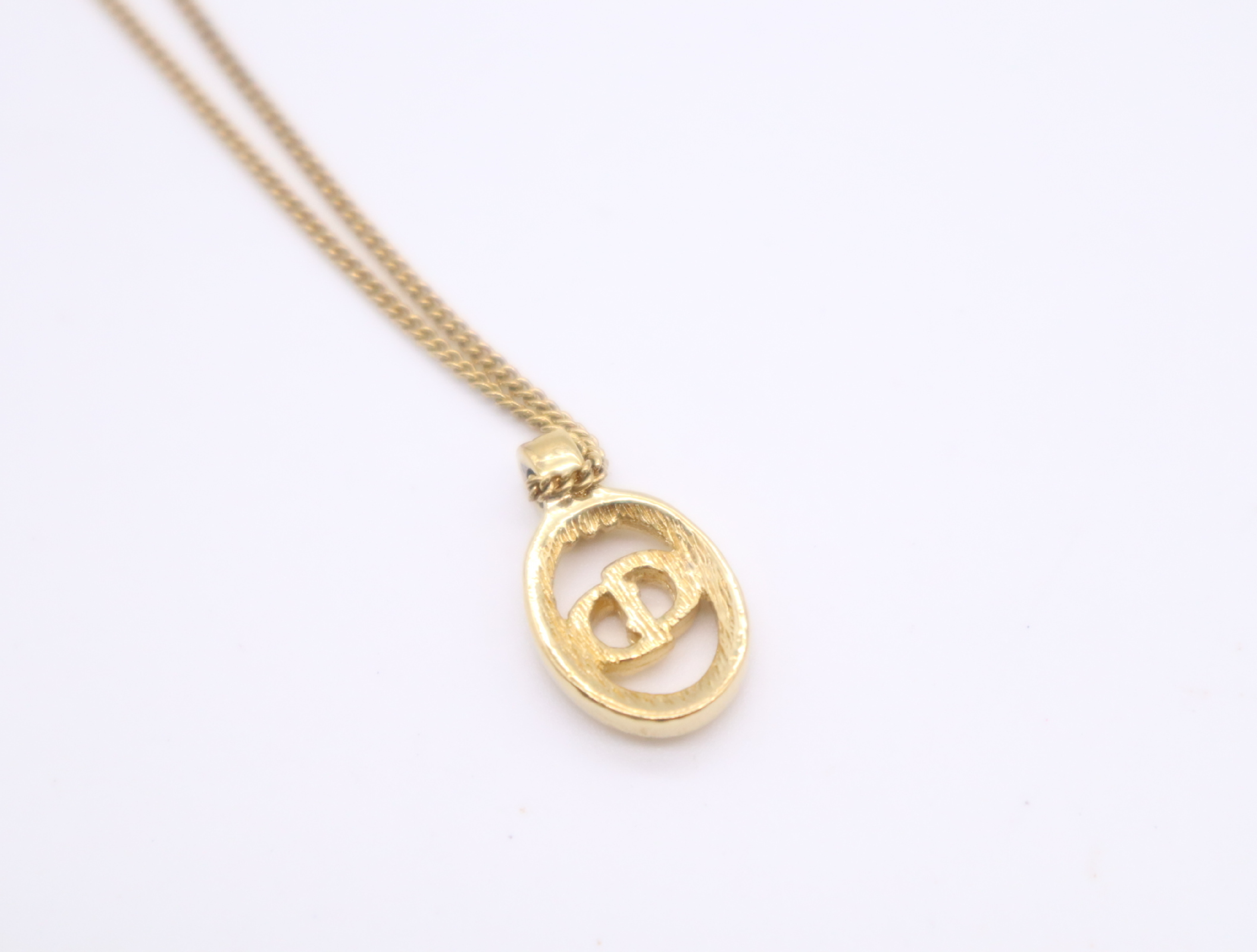 GPCD logo round motif necklace, with box. — view 4