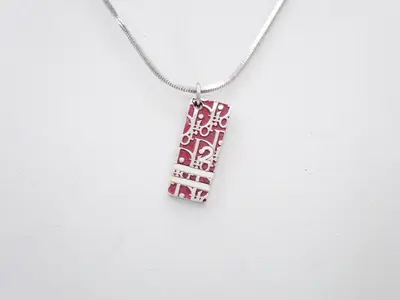 Necklace, neck circumference approximately 42 cm