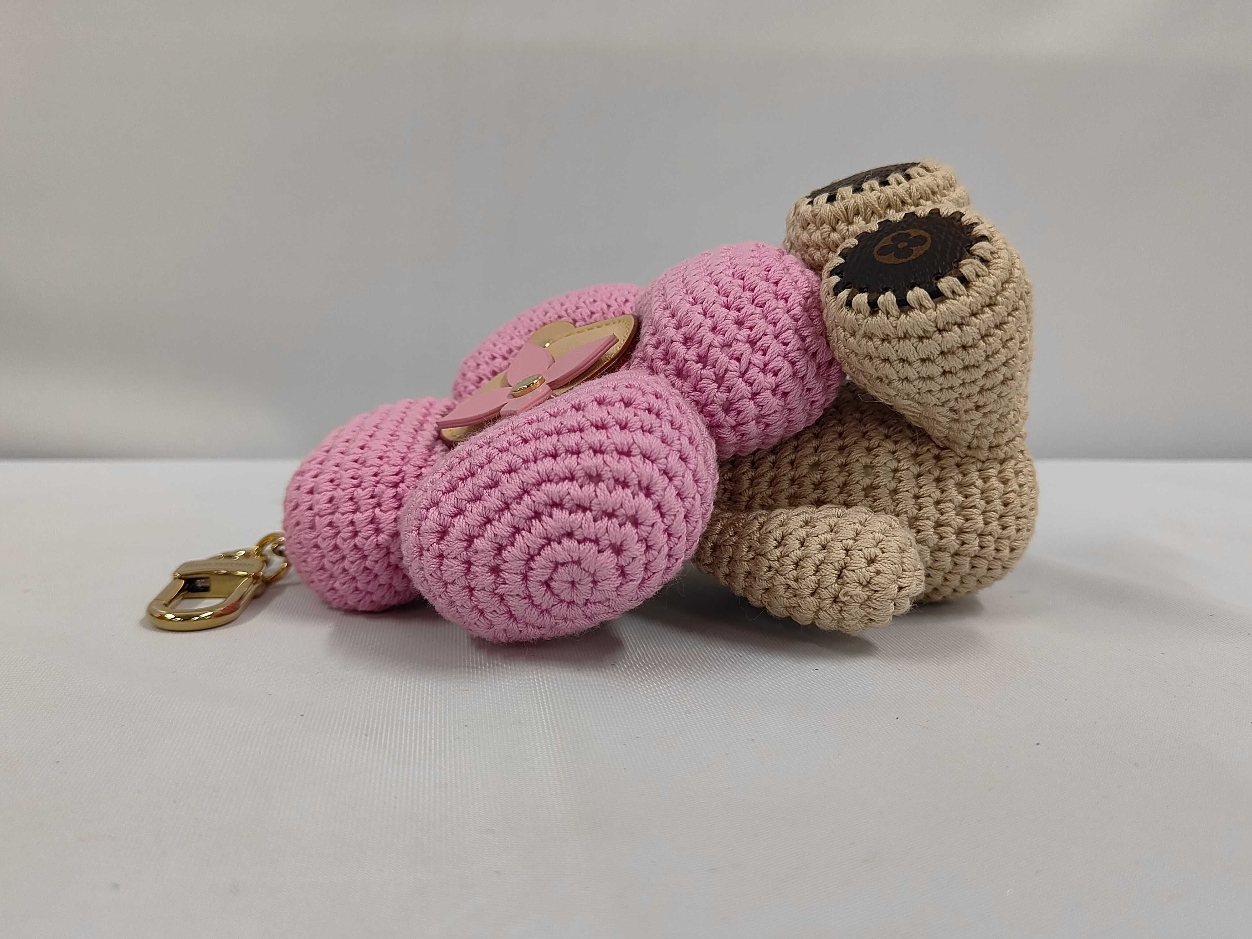 Bag Charm - Vivienne Crochet Pink M03963 Charm — view 4