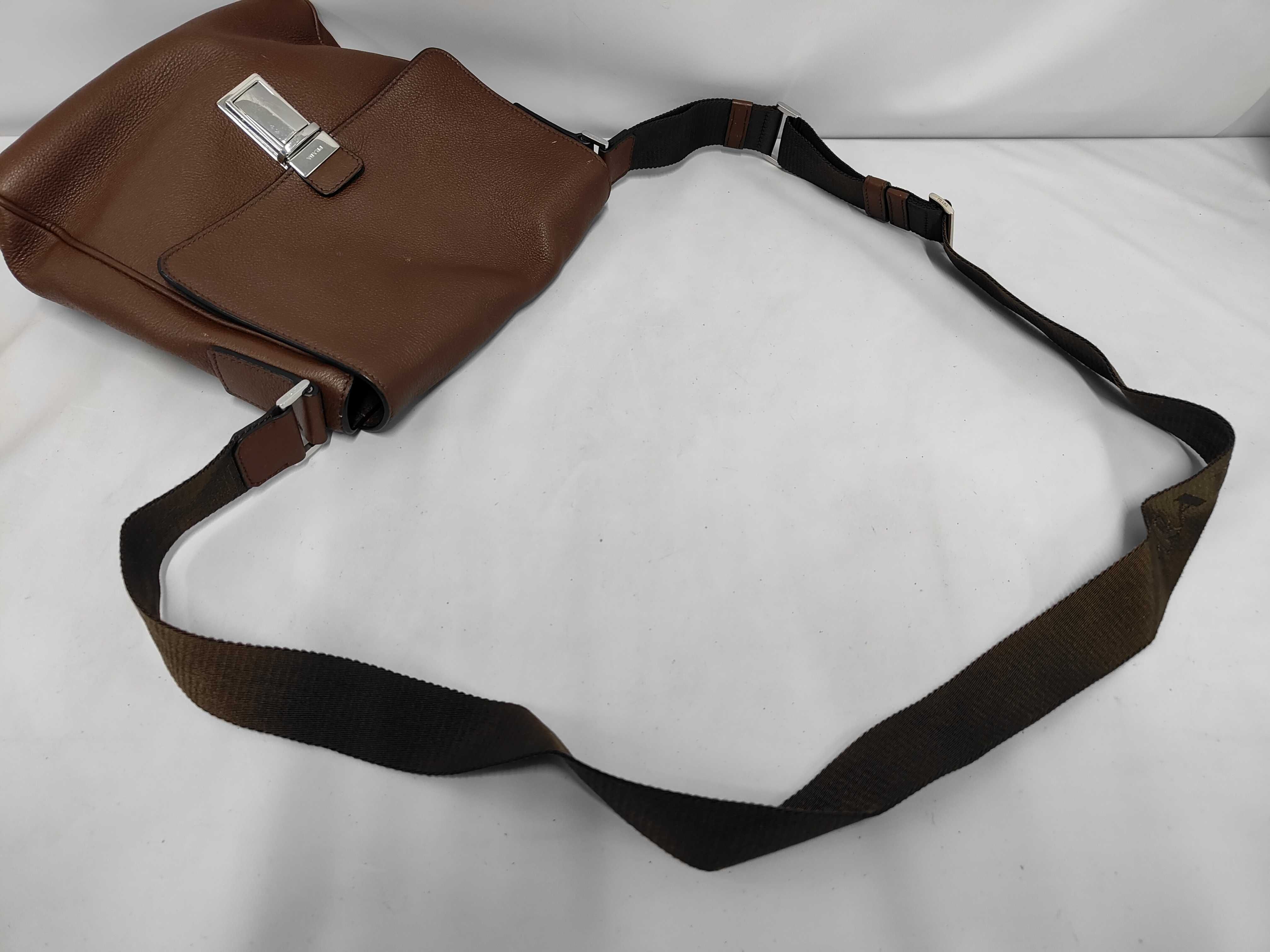 Shoulder Bag Leather Logo Plate Shoulder Bag — view 5