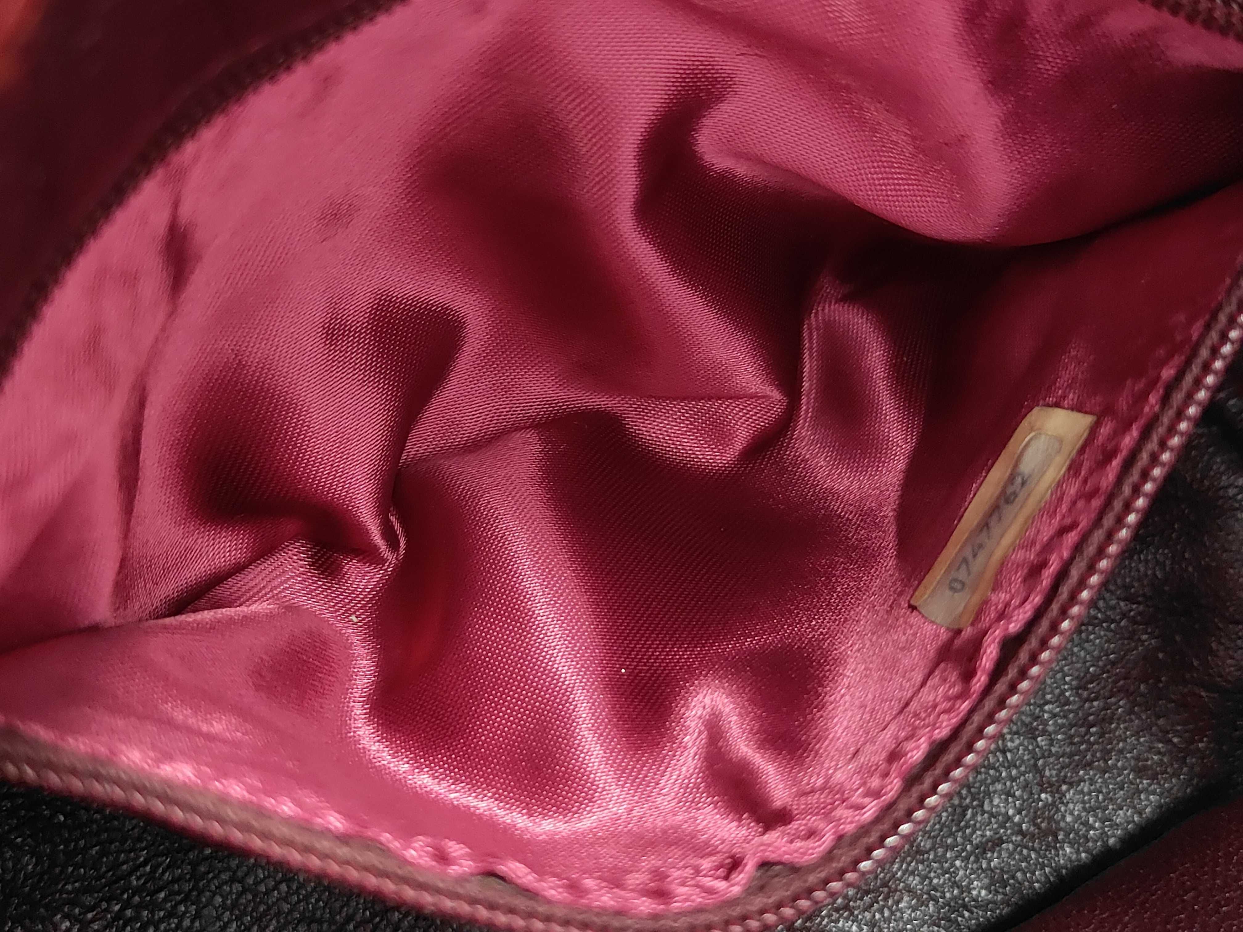 Matelassé drawstring shoulder bag, red. — view 11