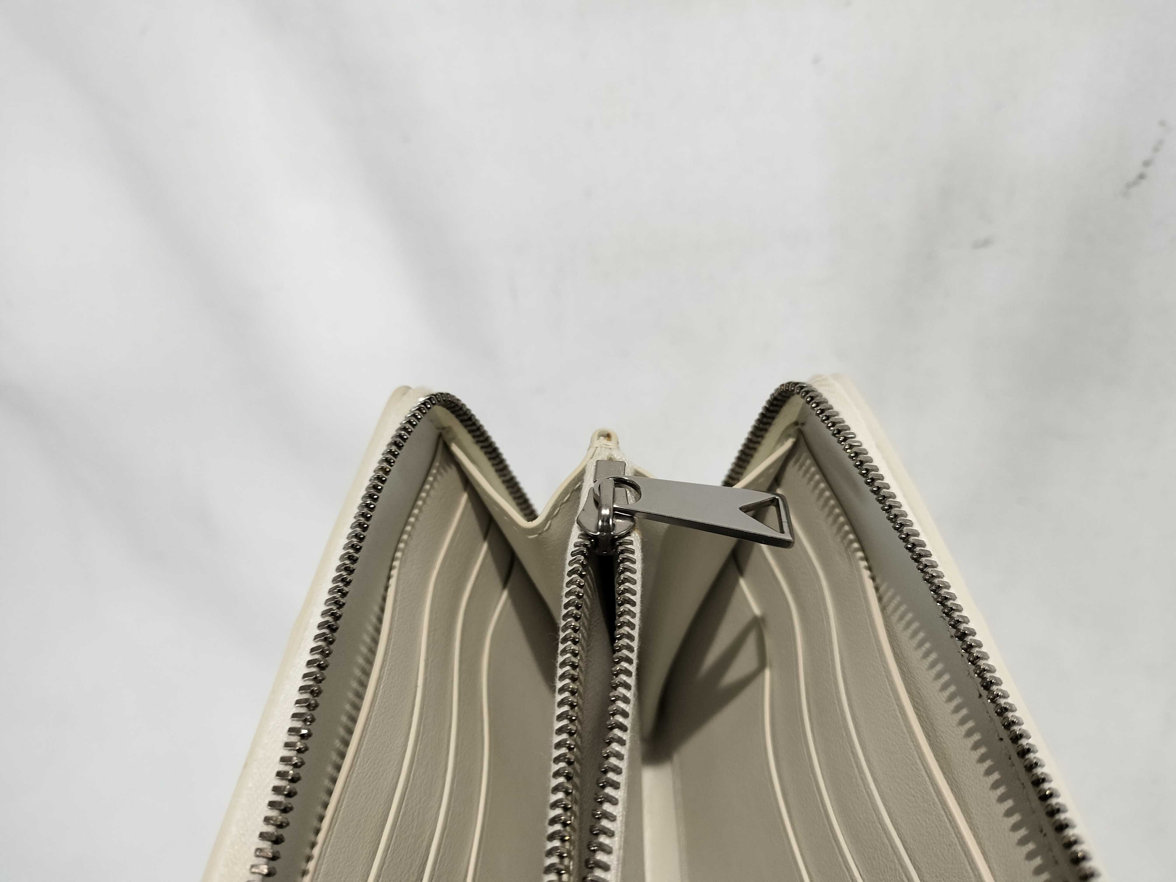 Round Zip Long Wallet Maxi Intrecciato Wallet — view 8