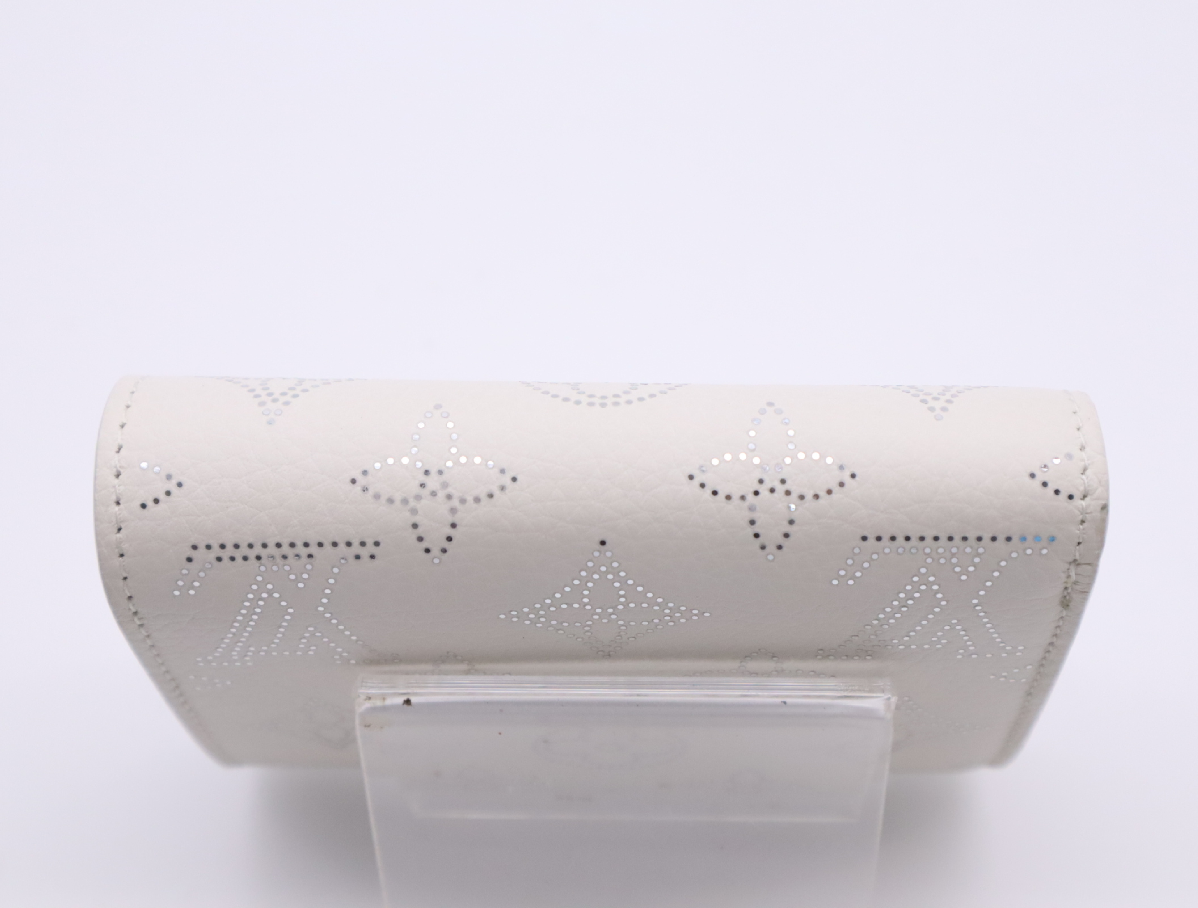 M12682 Mahina Iris Compact White Wallet with Dust Bag, RFID Tested. — view 4