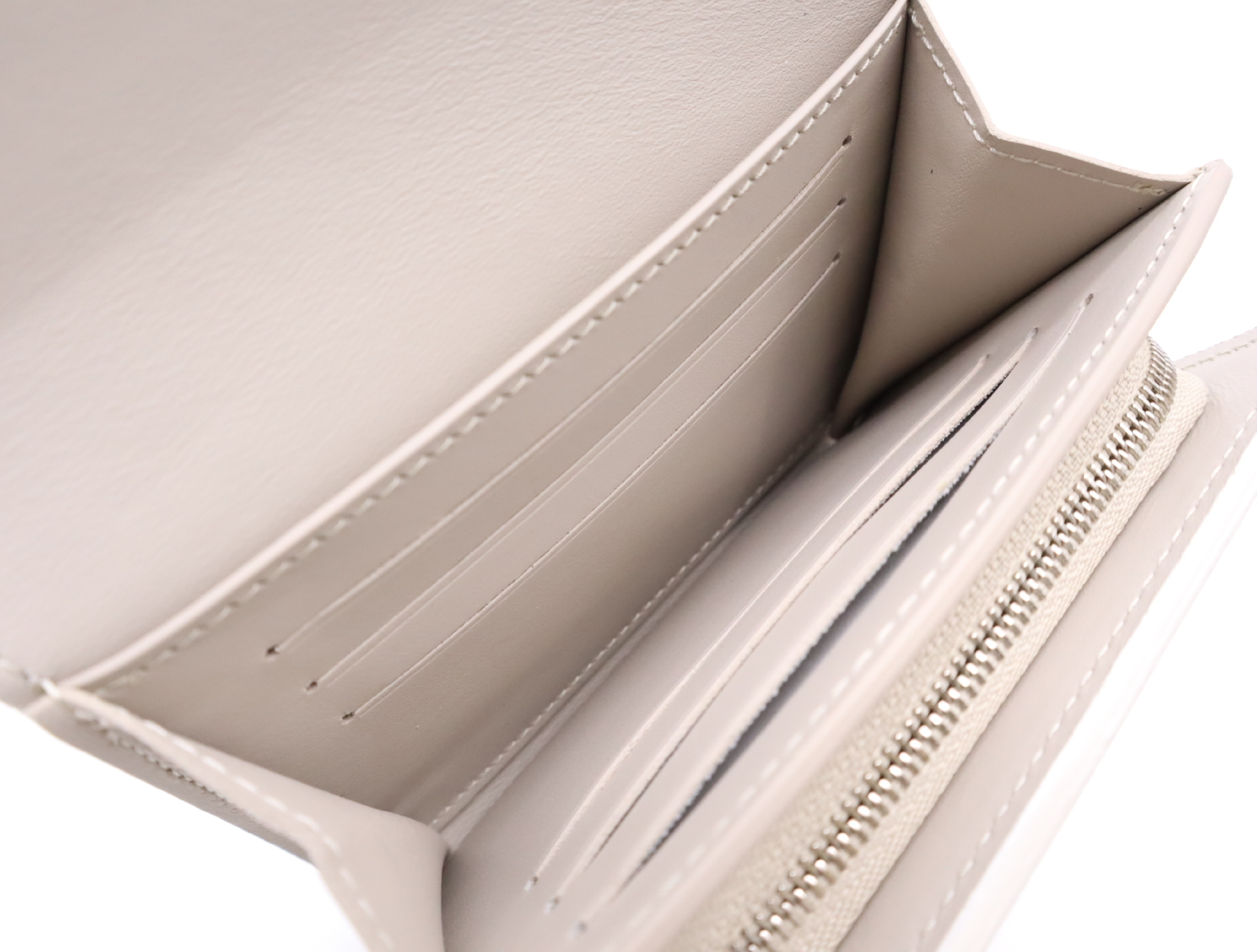 M12682 Mahina Iris Compact White Wallet with Dust Bag, RFID Tested. — view 10