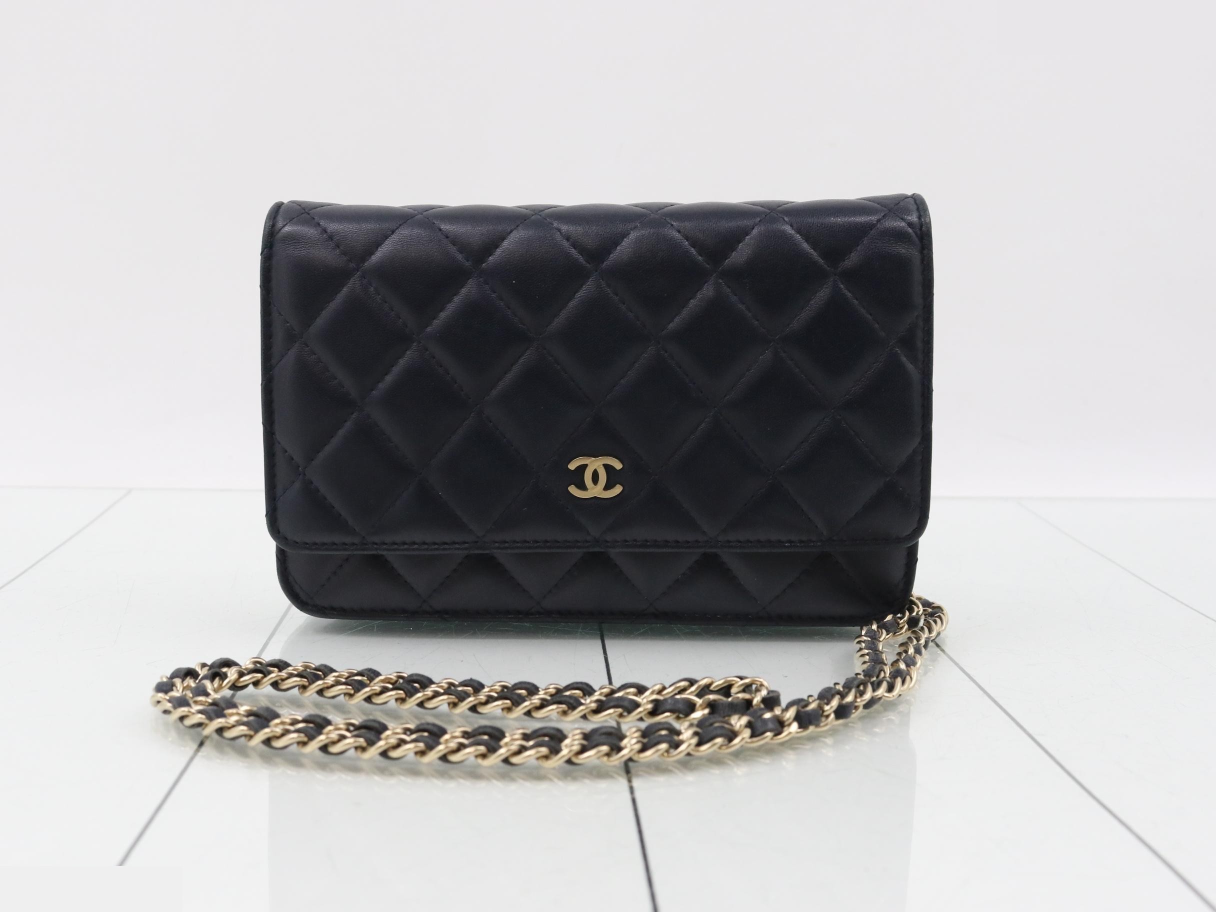 Matelassé Chain Shoulder Bag