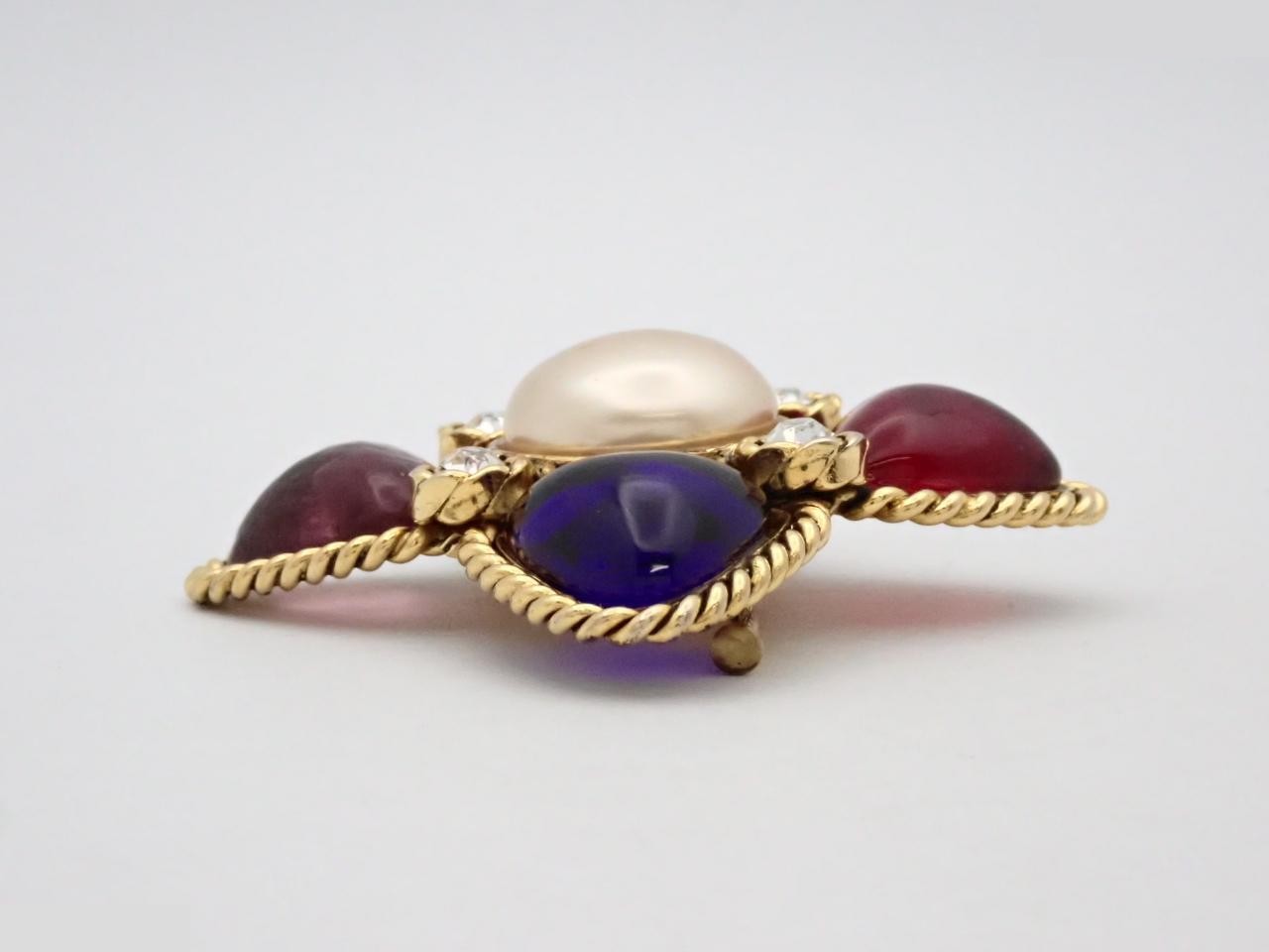 Colored stone, clear stone, fine pearl brooch (with markings) — view 3