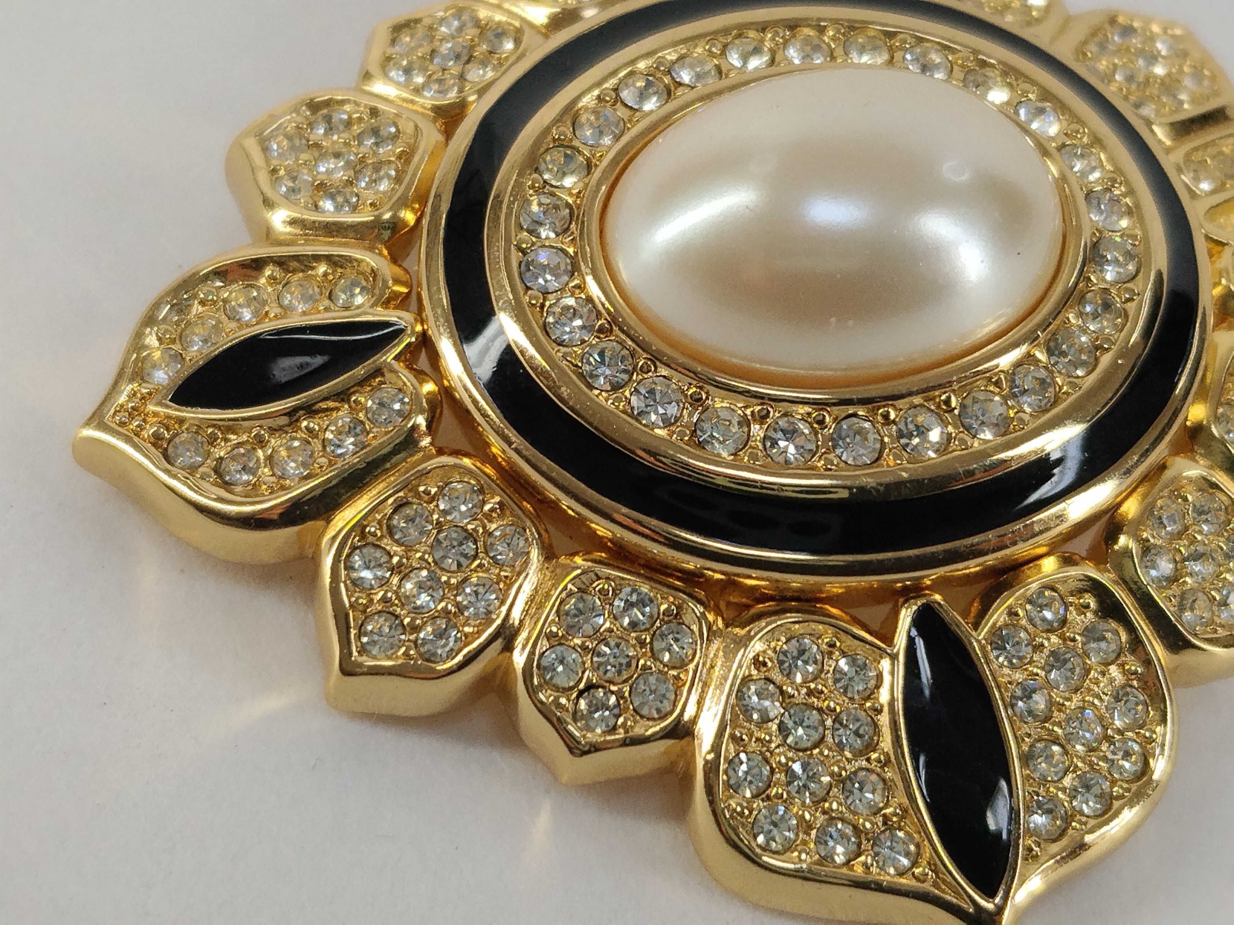 Vintage Pearl Rhinestone Black Gold Brooch — view 9