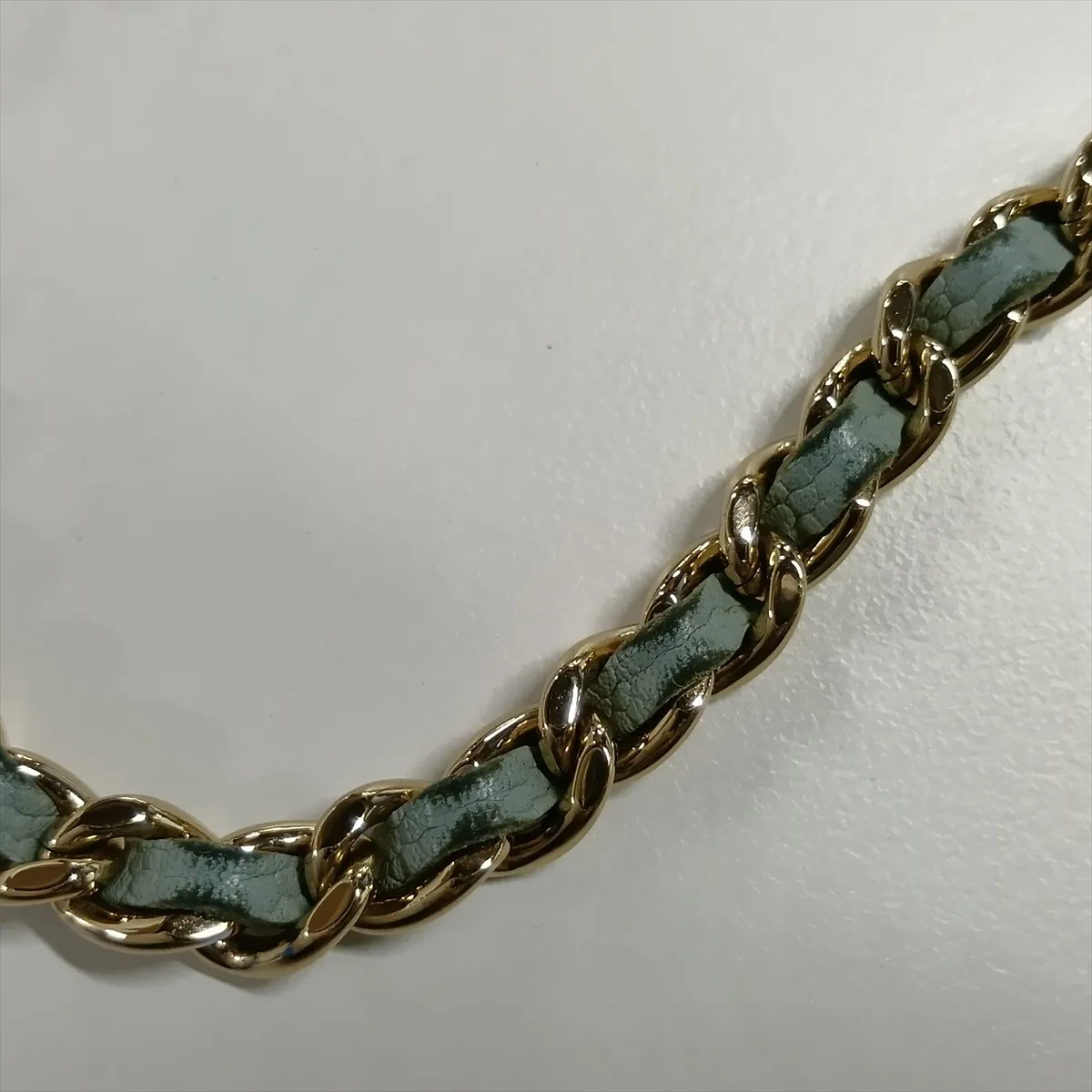 Matelassé Caviar Skin Chain Shoulder Bag Vanity Case Blue Gold Hardware 31931378 (Serial Number 31) — view 13