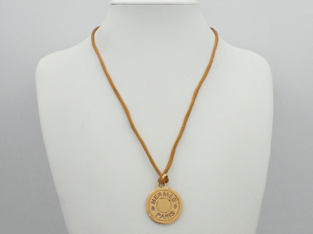 Sellier necklace pendant, silk cord, neck circumference approximately 56 cm — view 3