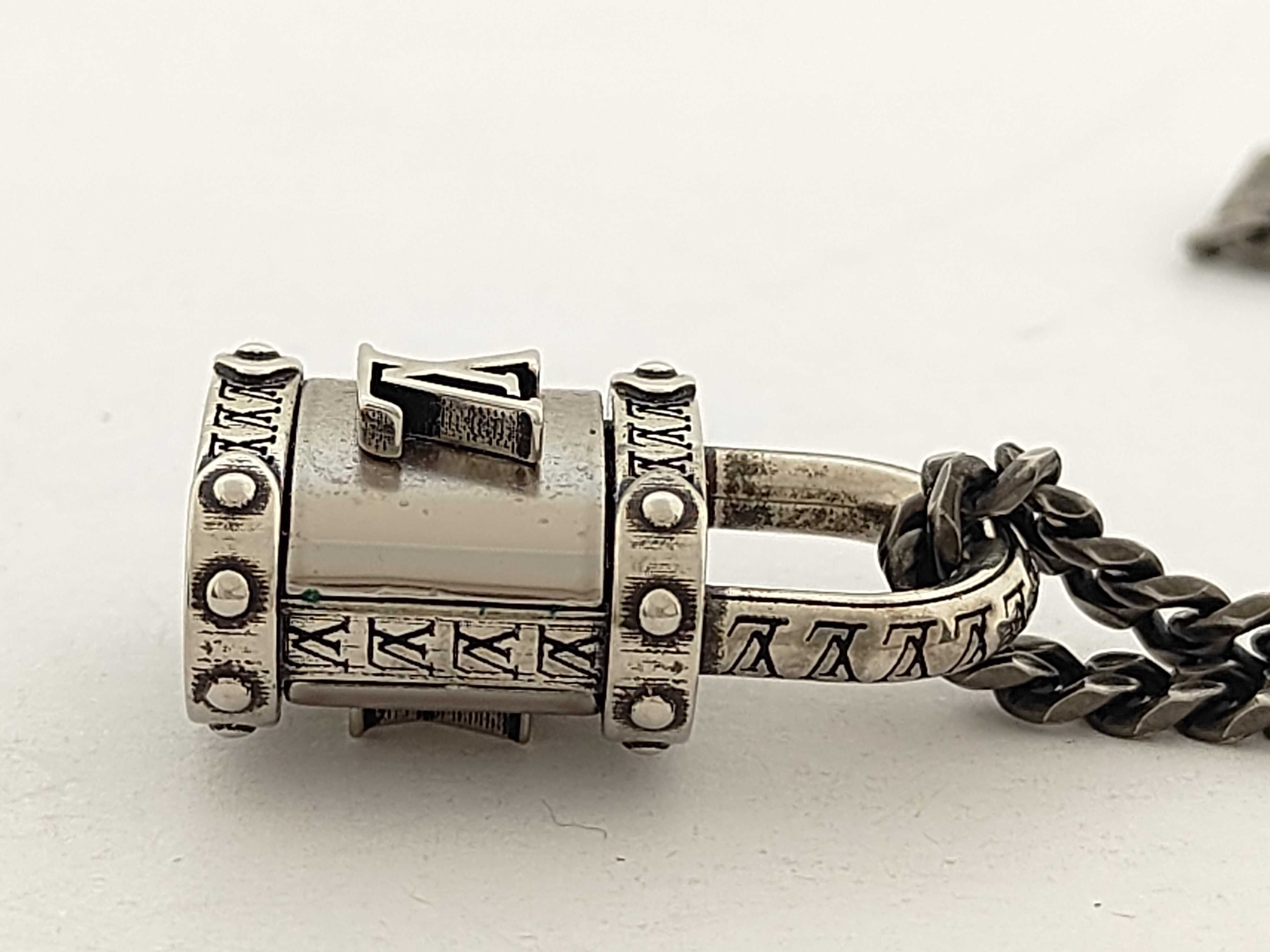 LV Lock Necklace M03334 TE5205 Necklace — view 4