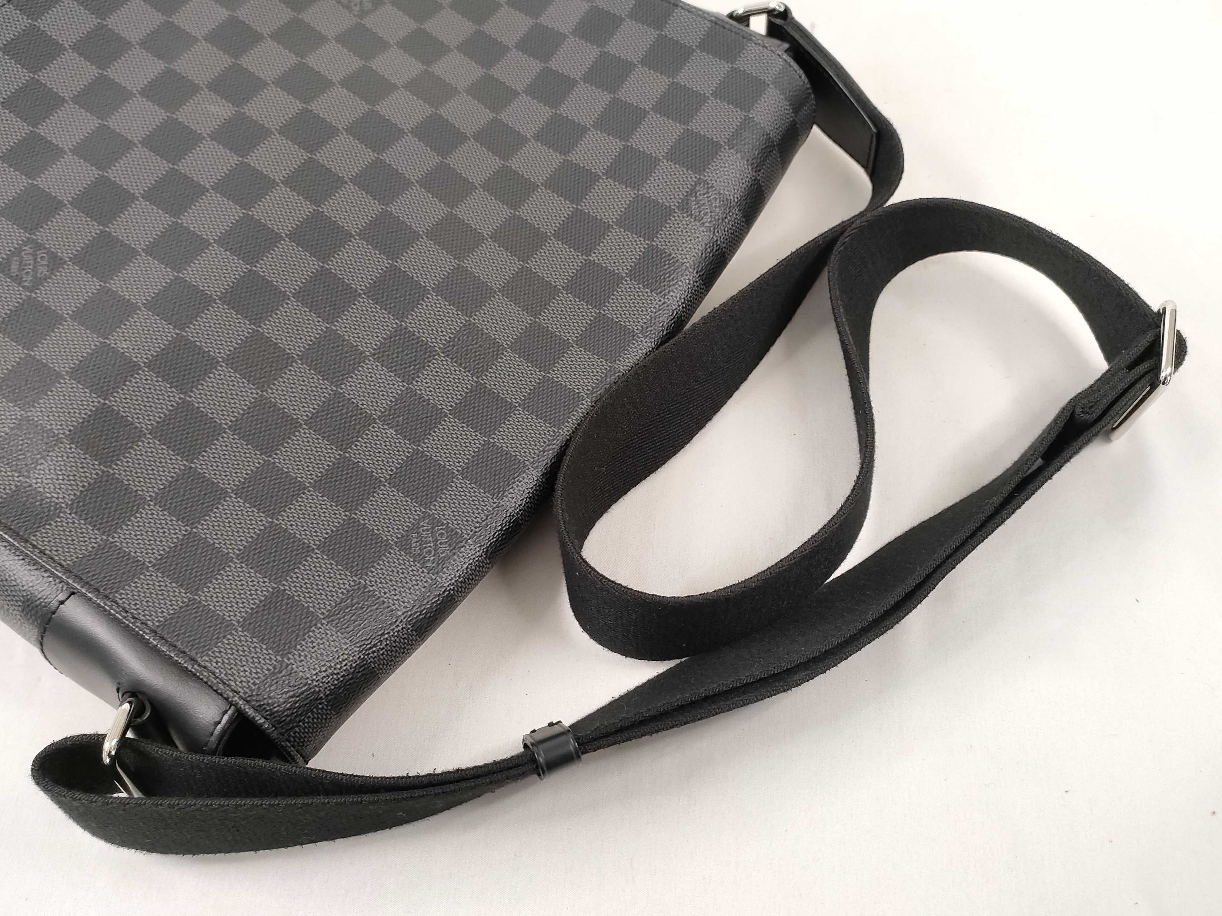 Damier Graphite LV Damier Graphite District MM N41029 RFID Shoulder Bag — view 3