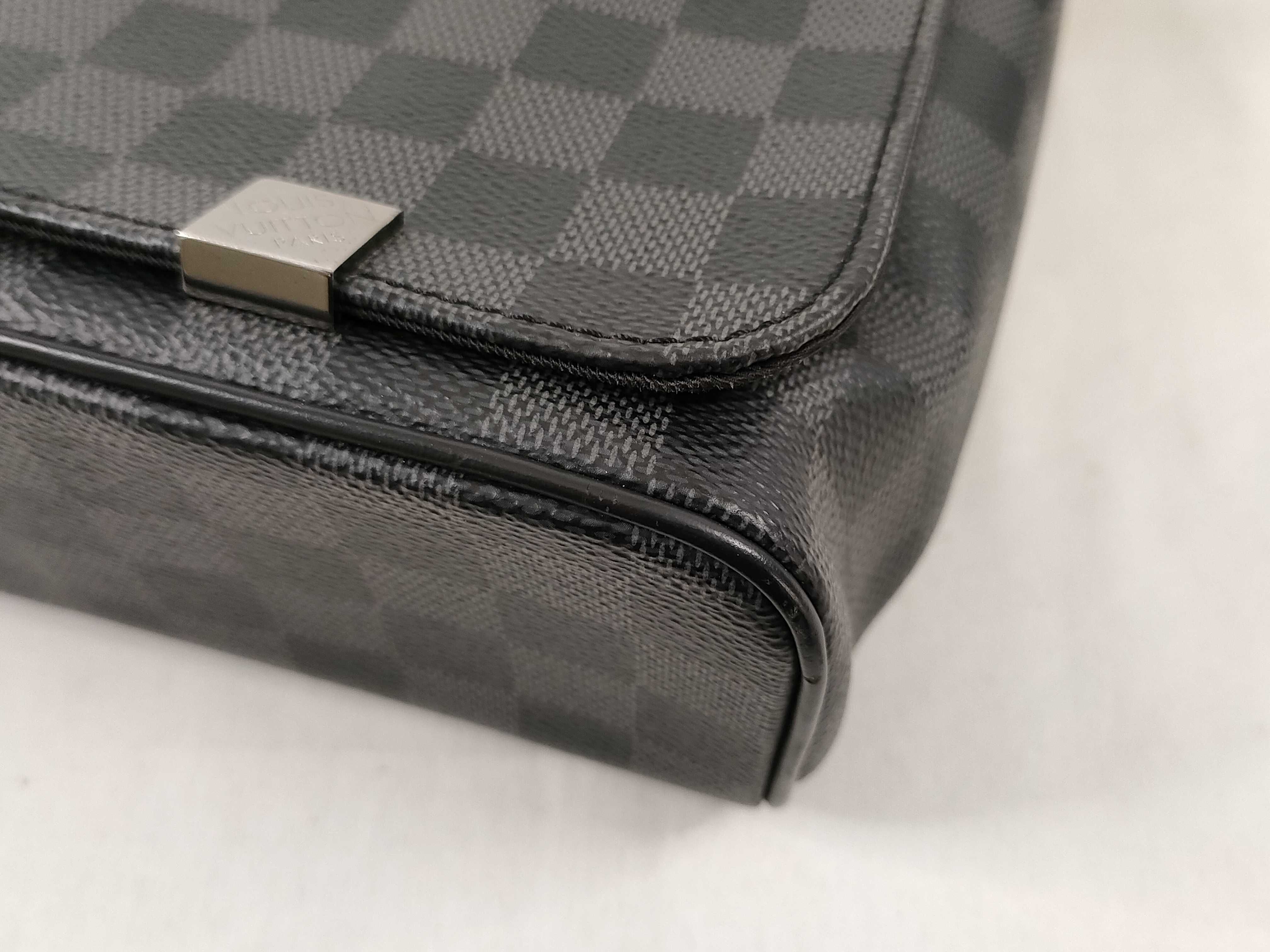 Damier Graphite LV Damier Graphite District MM N41029 RFID Shoulder Bag — view 6