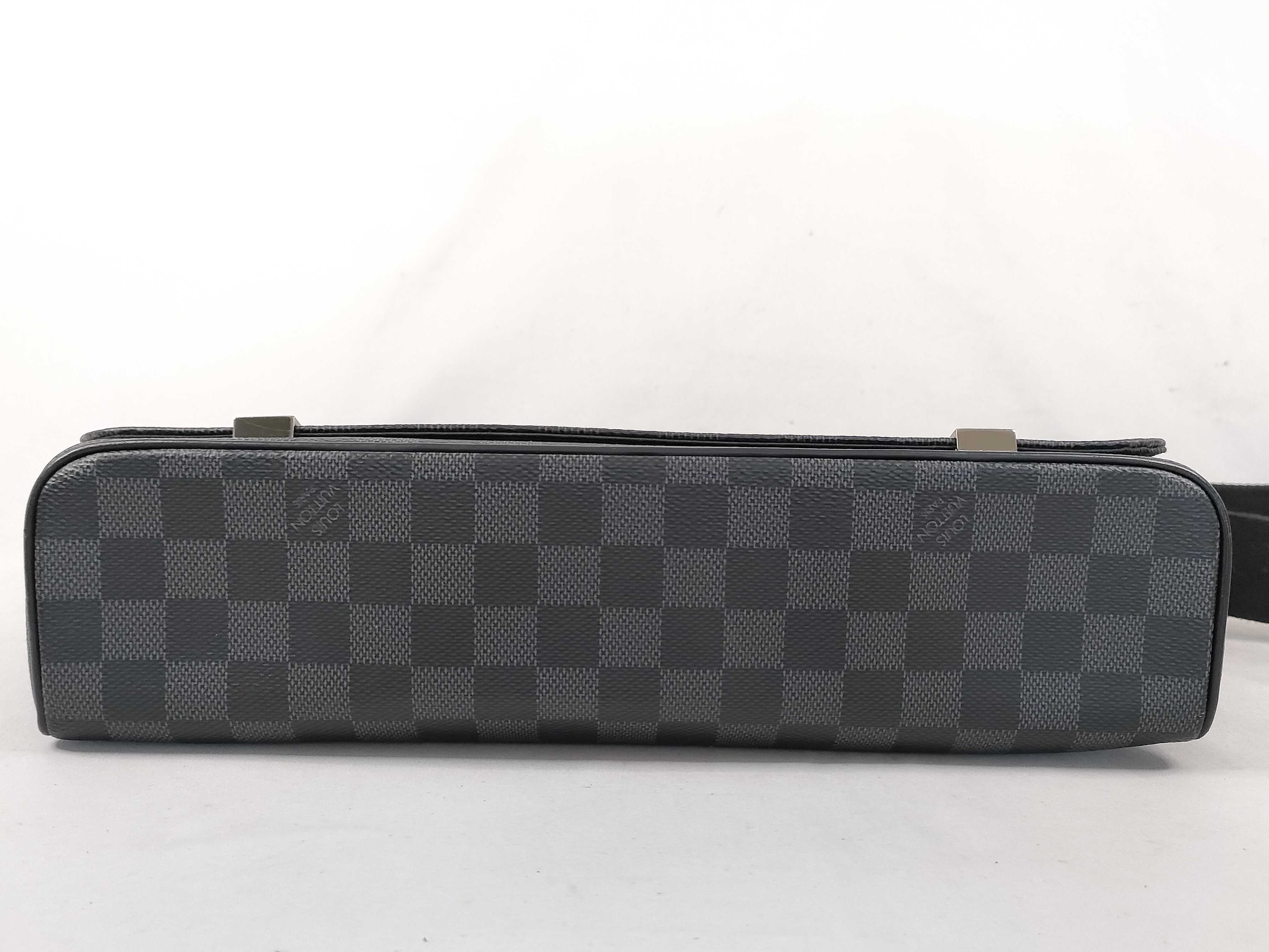 Damier Graphite LV Damier Graphite District MM N41029 RFID Shoulder Bag — view 7