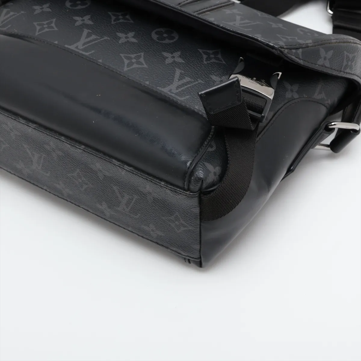 Monogram Eclipse Messenger Voyage PM M40511 FO2188 Black — view 3