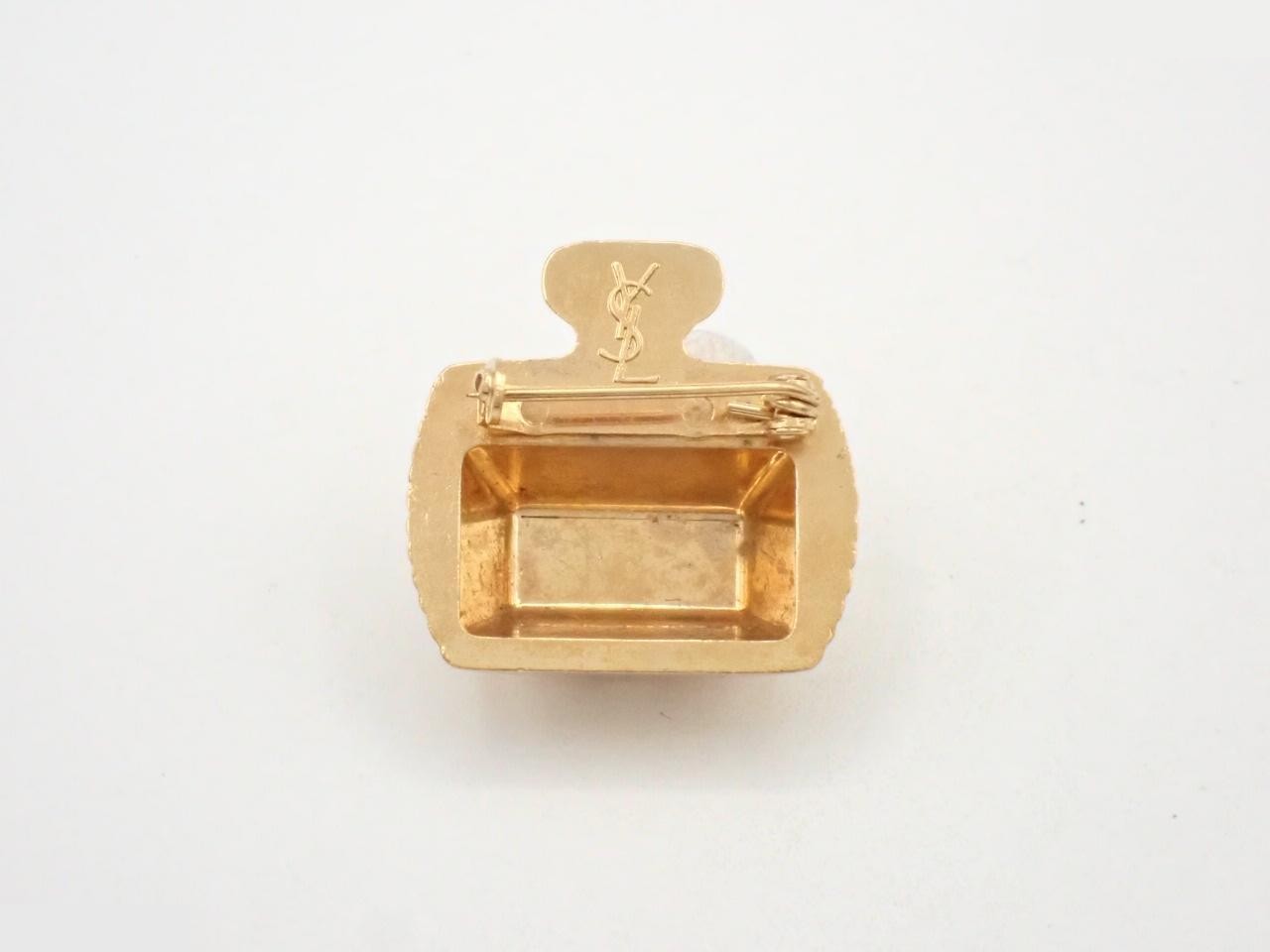 brooch — view 2