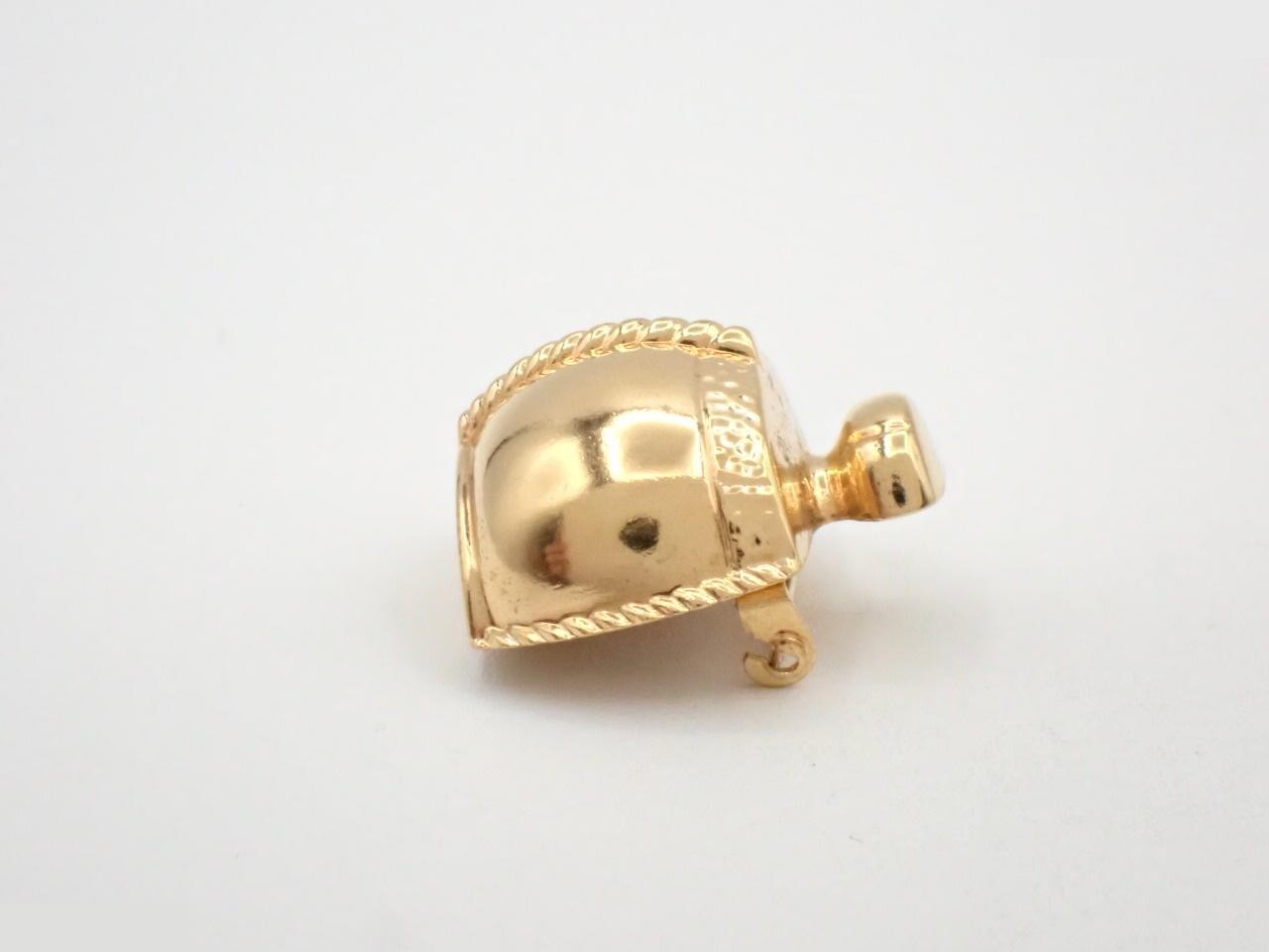 brooch — view 3