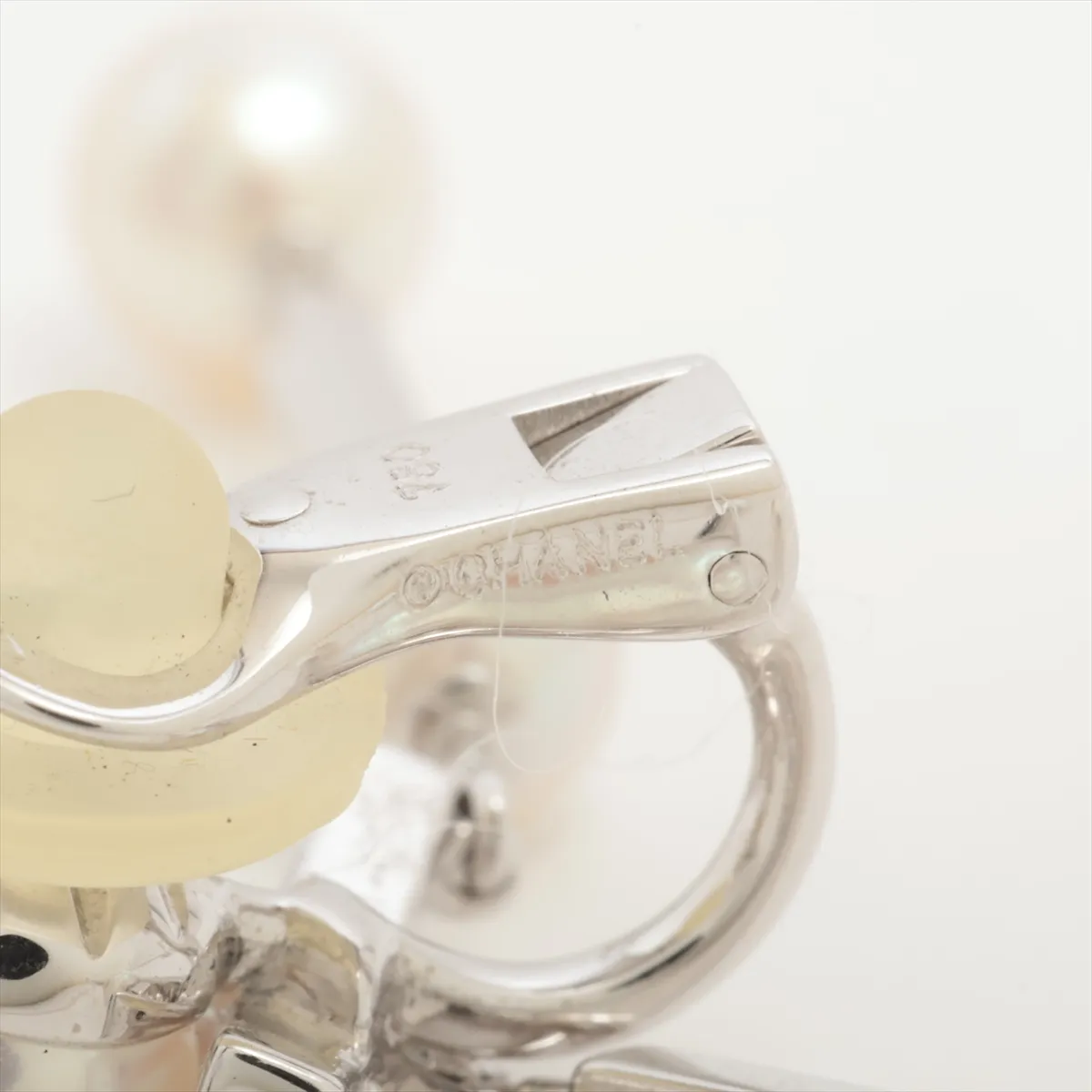 Pearl and Diamond Earrings, 750 (WG), Total Weight 14.2g, Approx. 5.0-7.0mm, 1N1689. Minor chips on stones, silicone — view 5