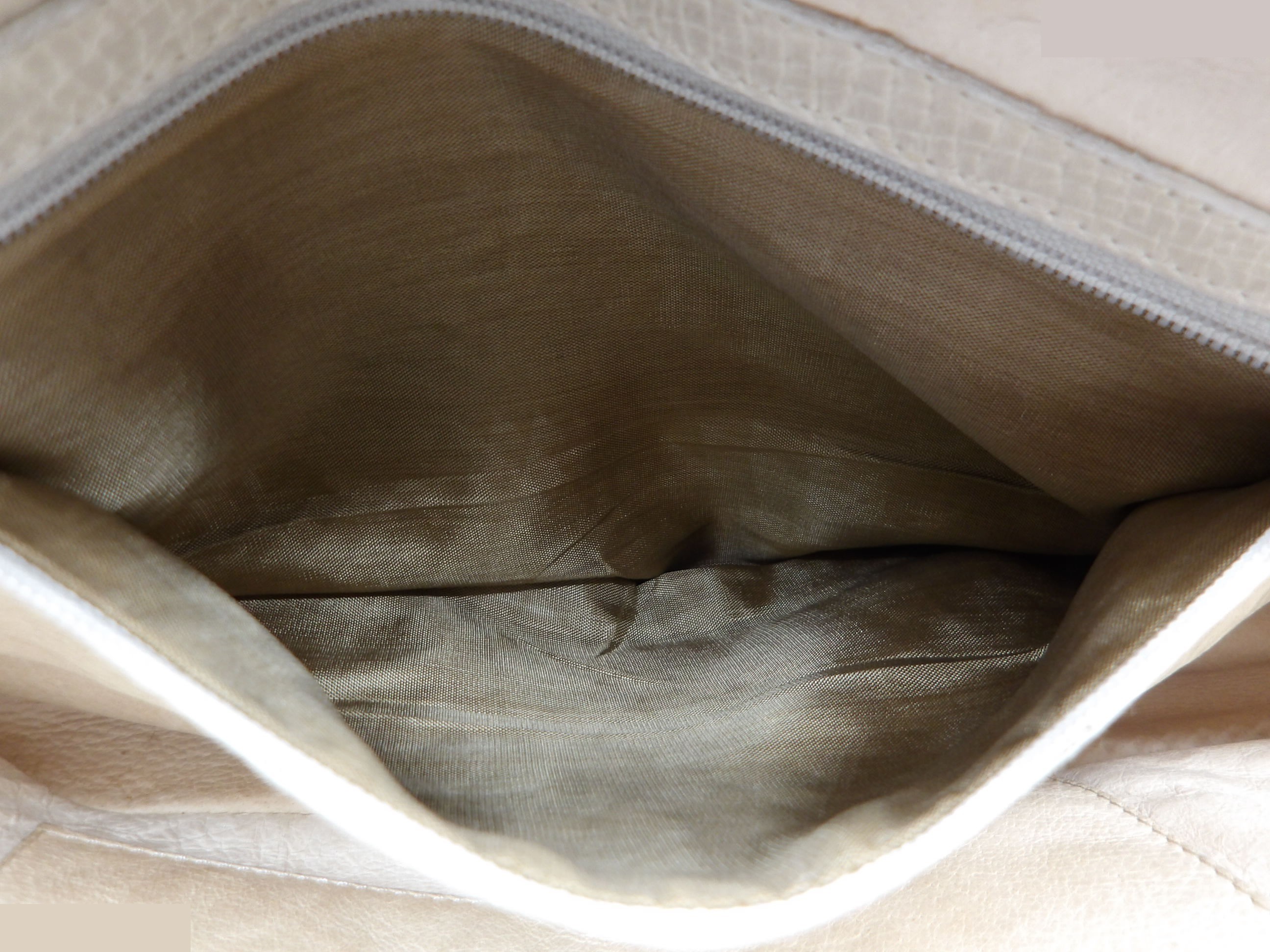 handbag, vintage, gold hardware — view 6