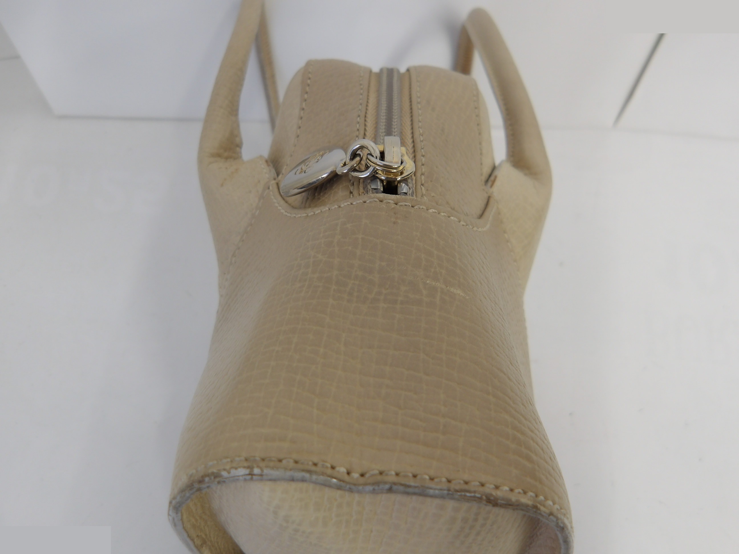 handbag, vintage, gold hardware — view 10