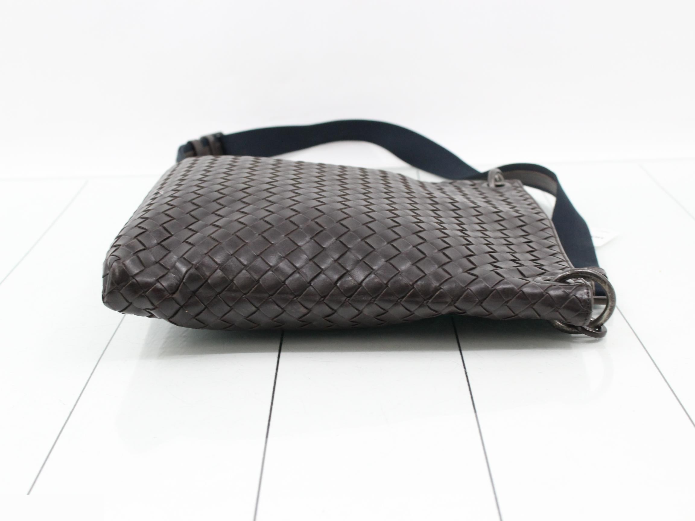 Intrecciato (bag) - Shoulder bag - Brown — view 3