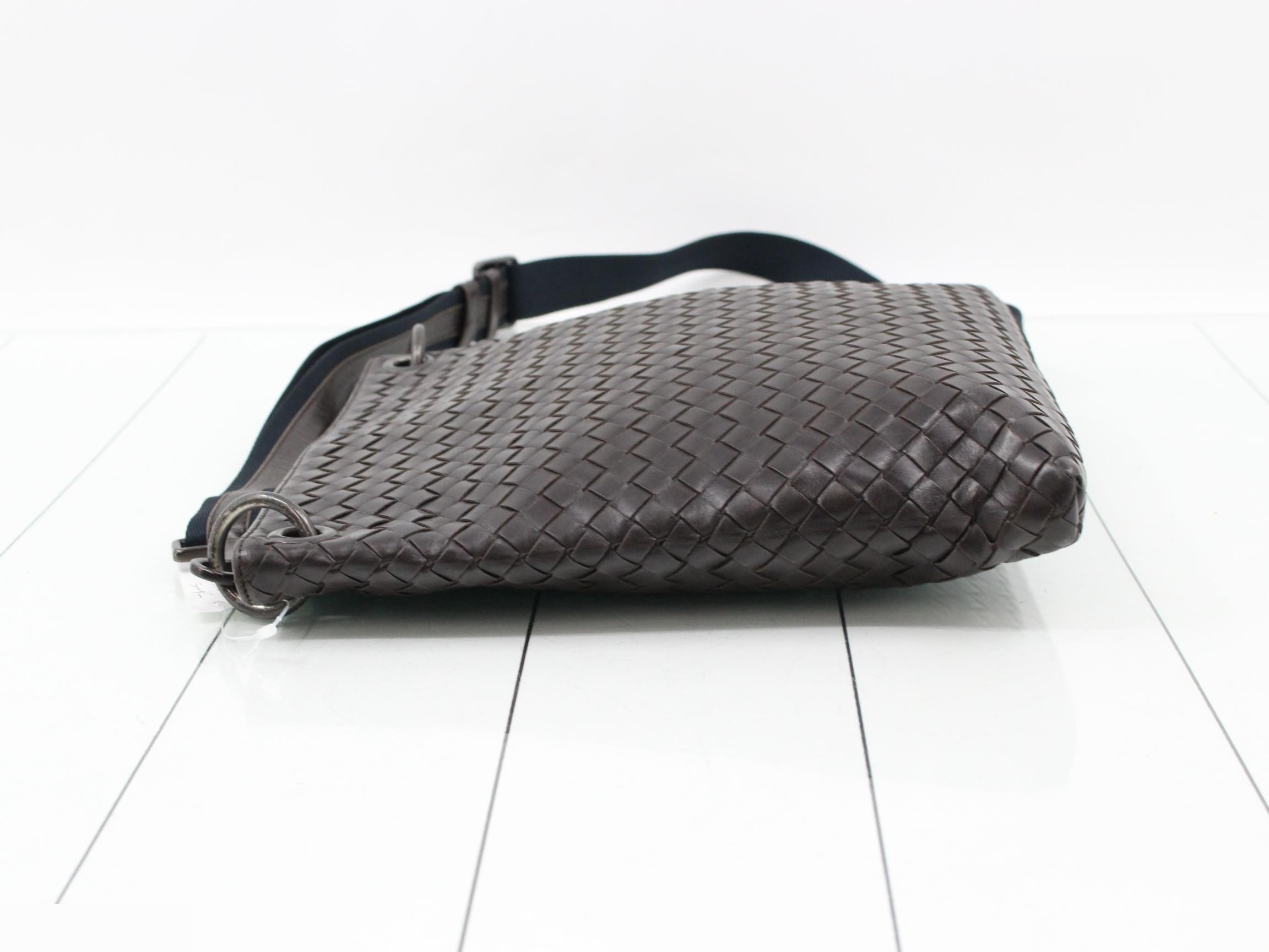 Intrecciato (bag) - Shoulder bag - Brown — view 4