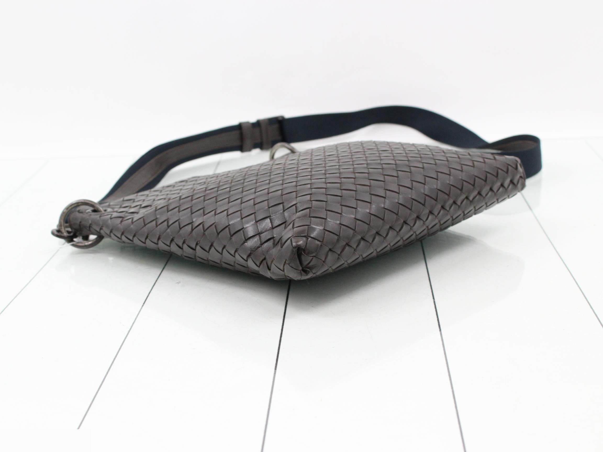 Intrecciato (bag) - Shoulder bag - Brown — view 5