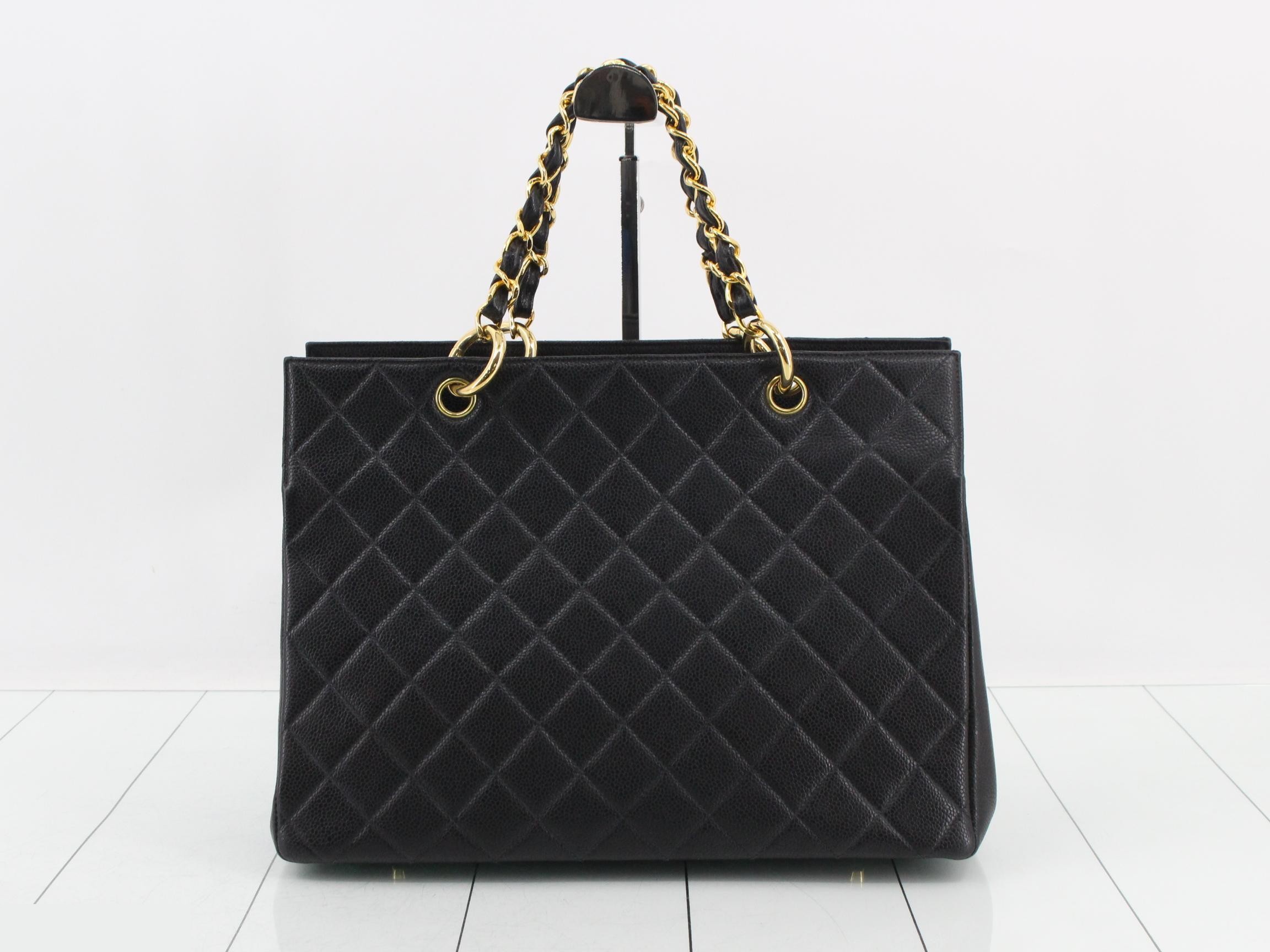 Caviar leather Coco Mark chain shoulder bag, model number 4. — view 2