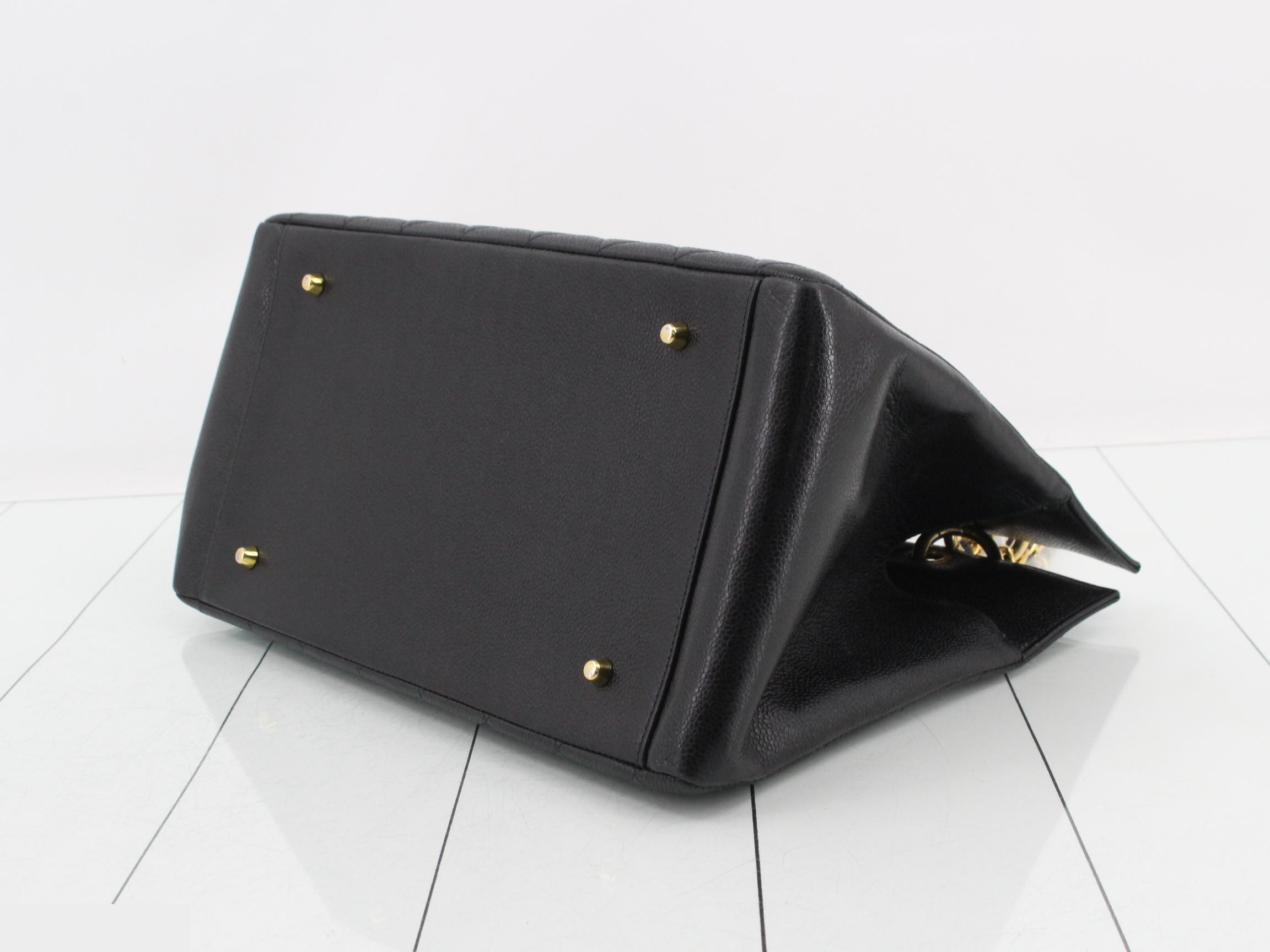 Caviar leather Coco Mark chain shoulder bag, model number 4. — view 6