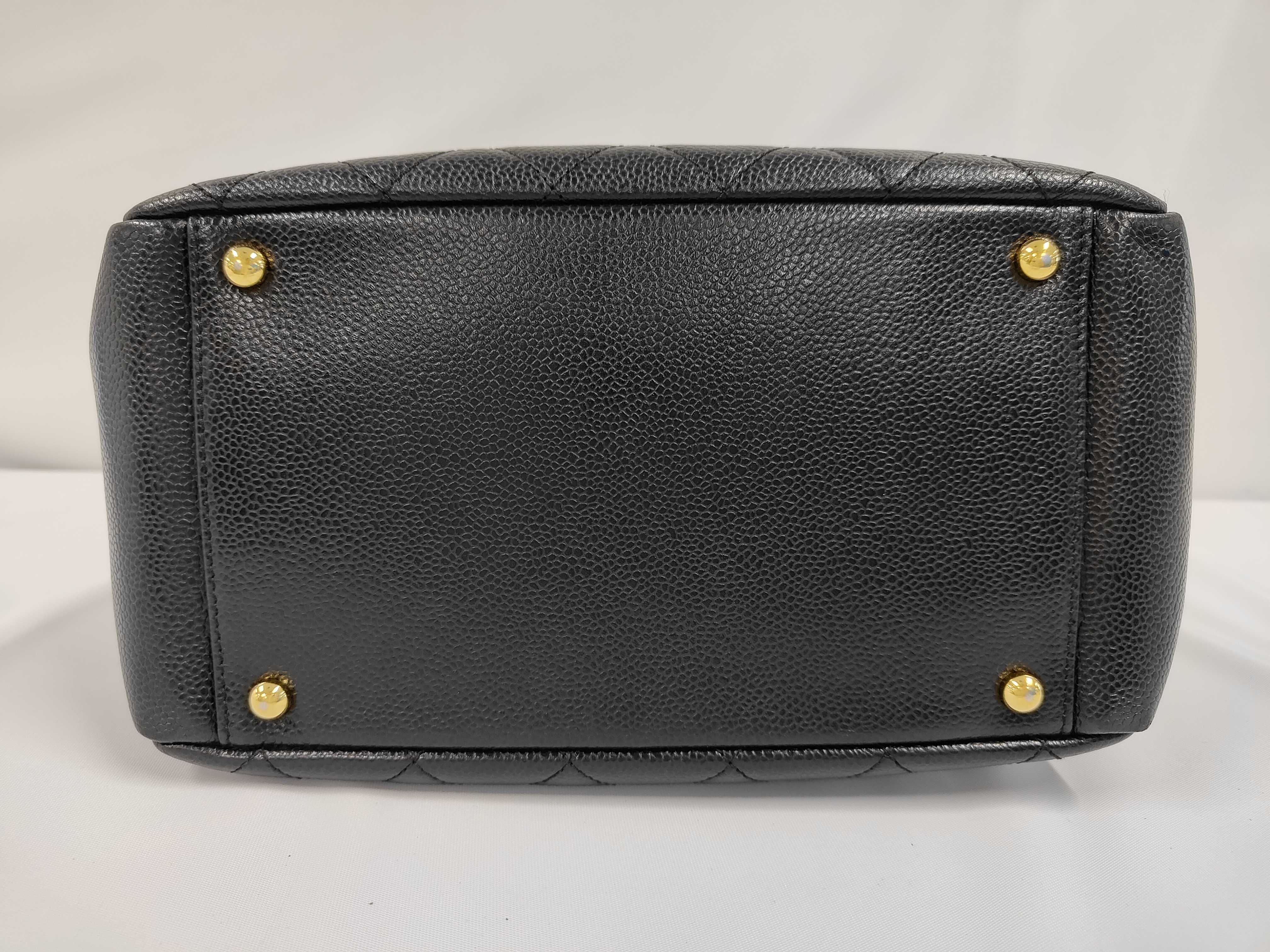 Matelassé Chain Shoulder Bag, Caviar Leather, Black Shoulder Bag — view 3