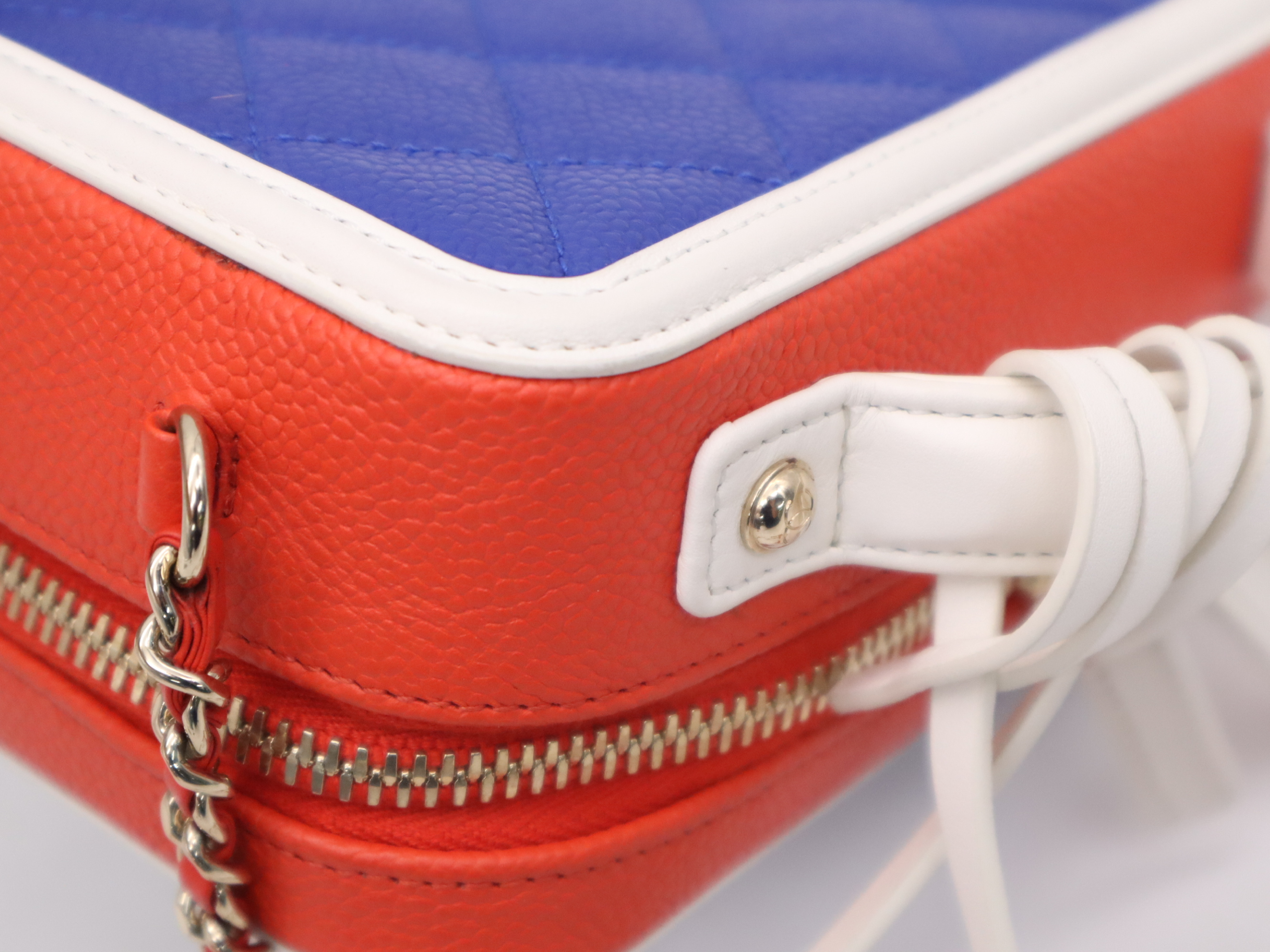 A93342 Caviar Skin Coco Mark CC Filigree Small Vanity Bag Red Blue White Gold Hardware Includes padlock, key, clochette x2, and card. Seal included. Vanity bag. — view 7